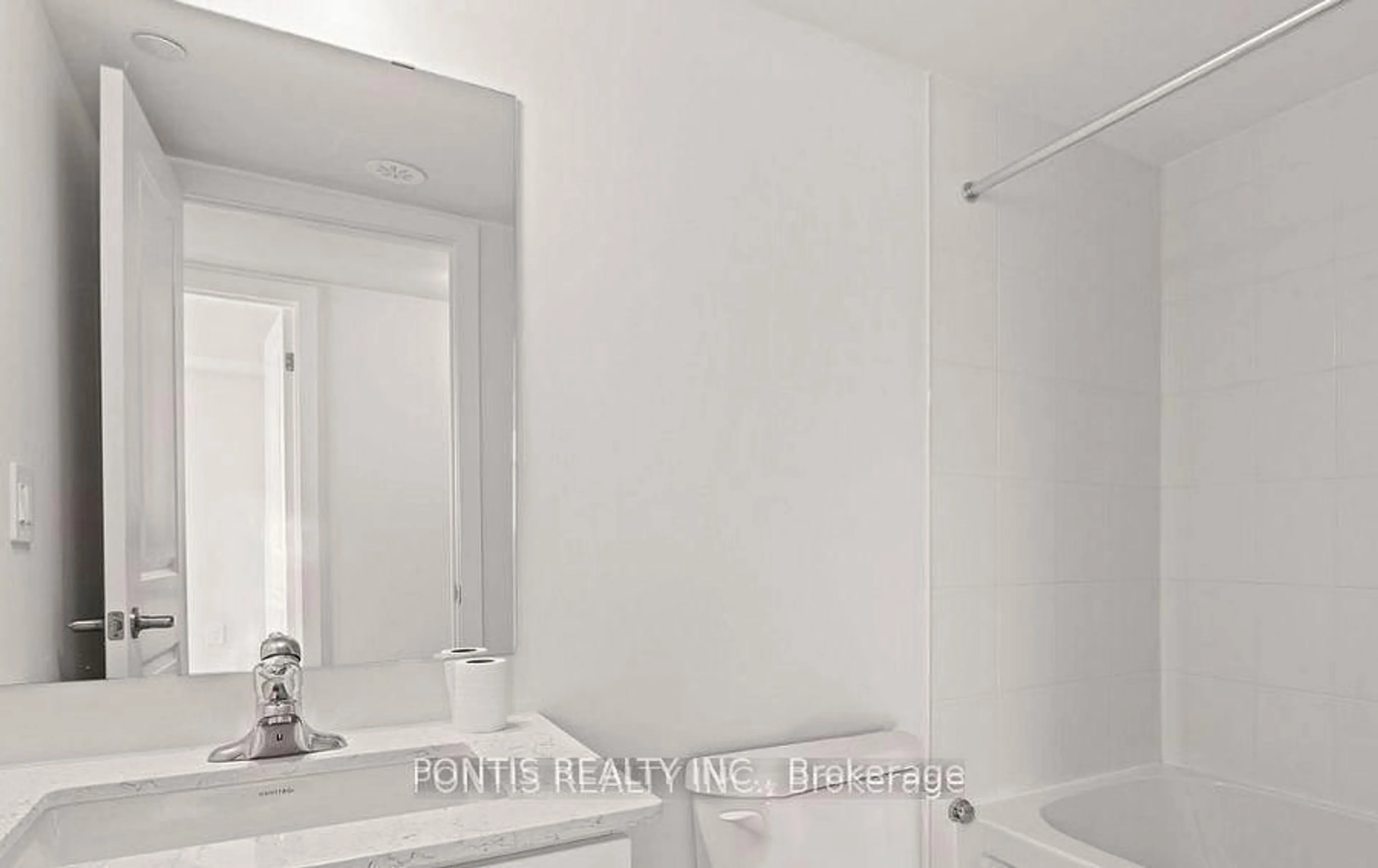 Standard bathroom, unknown for 1695 Dersan St #220, Pickering Ontario L1V 2P8