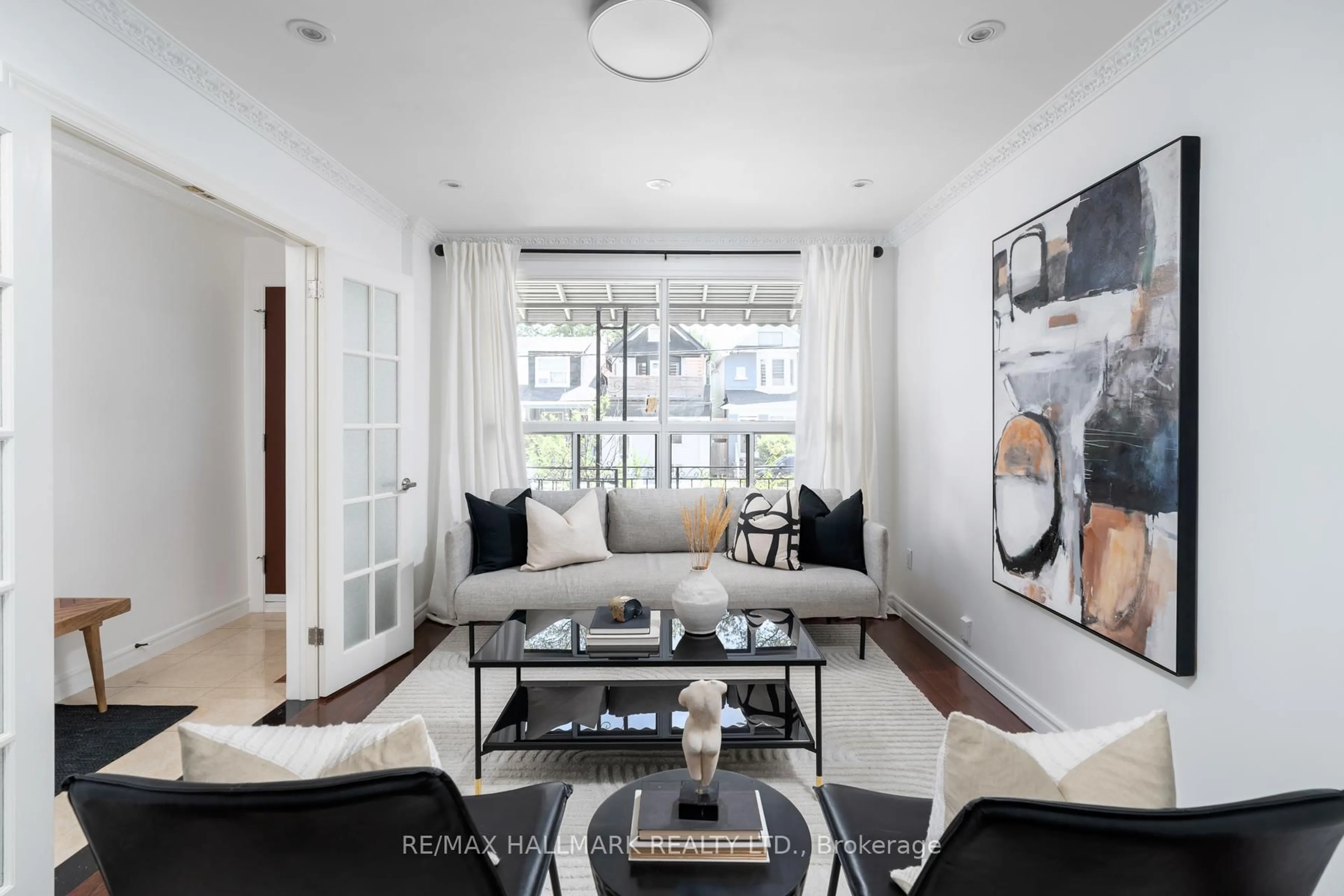 Living room with furniture, unknown for 610 Greenwood Ave, Toronto Ontario M4J 4B2