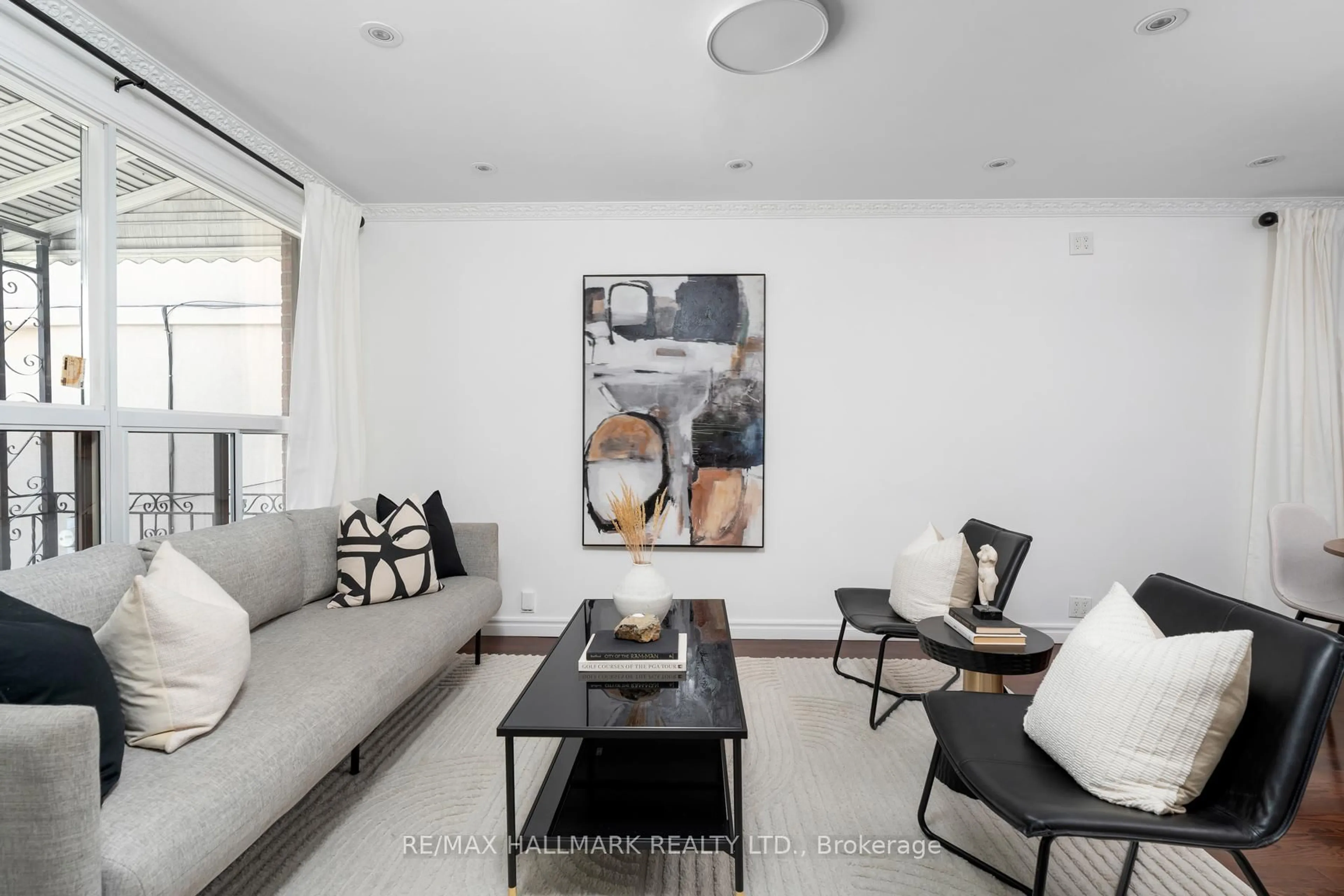 Living room with furniture, unknown for 610 Greenwood Ave, Toronto Ontario M4J 4B2