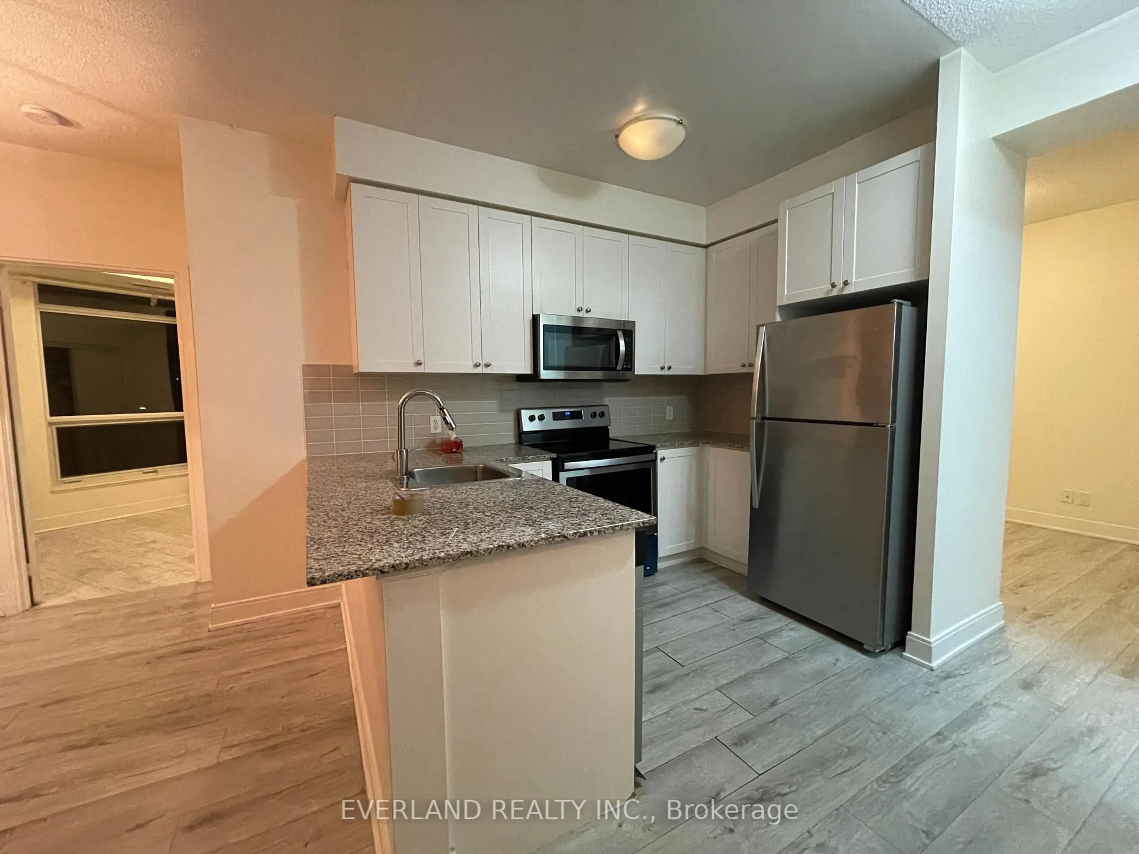 Standard kitchen, unknown for 125 Village Green Sq #610, Toronto Ontario M1S 0G3