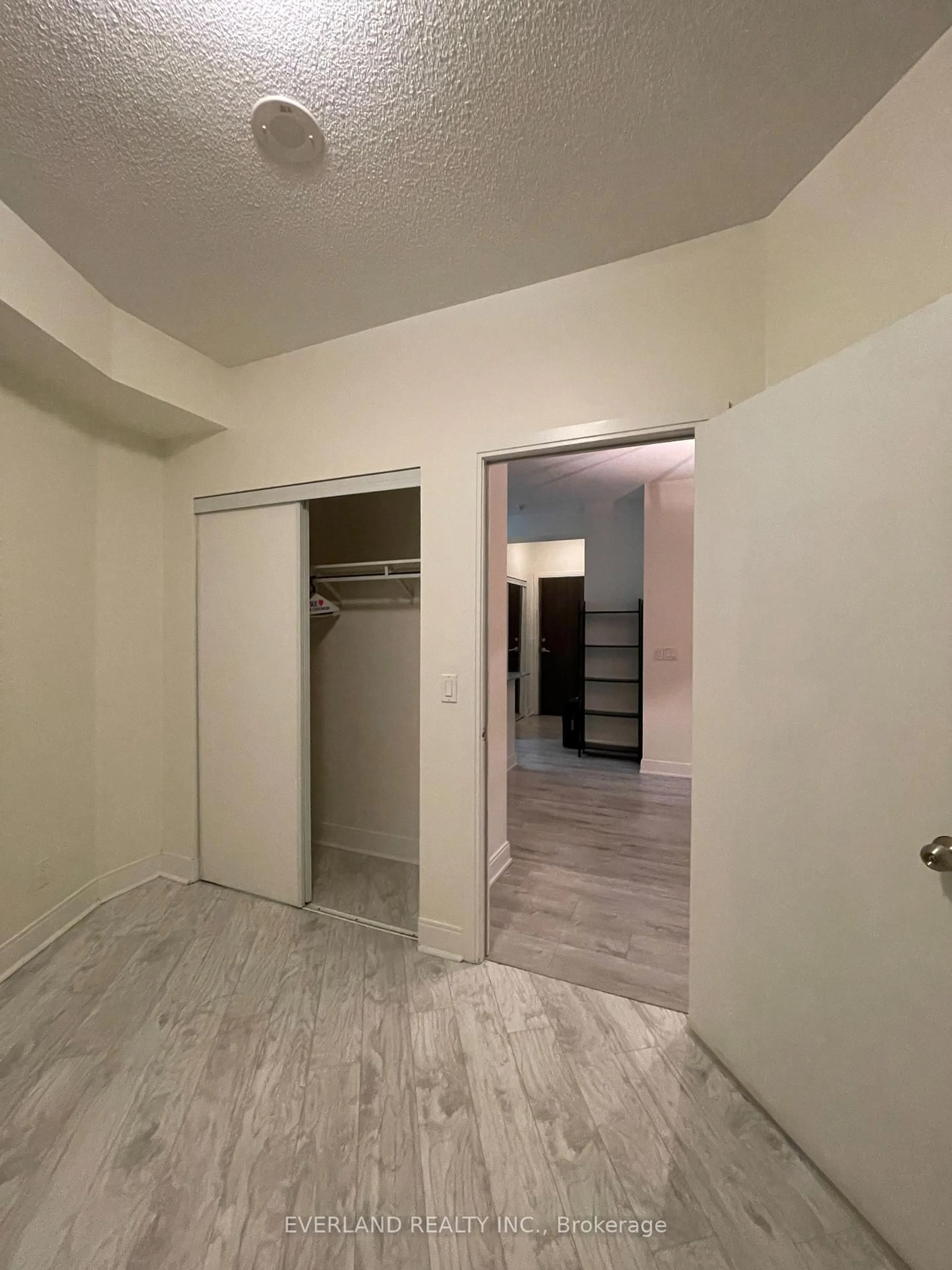 A pic of a room for 125 Village Green Sq #610, Toronto Ontario M1S 0G3