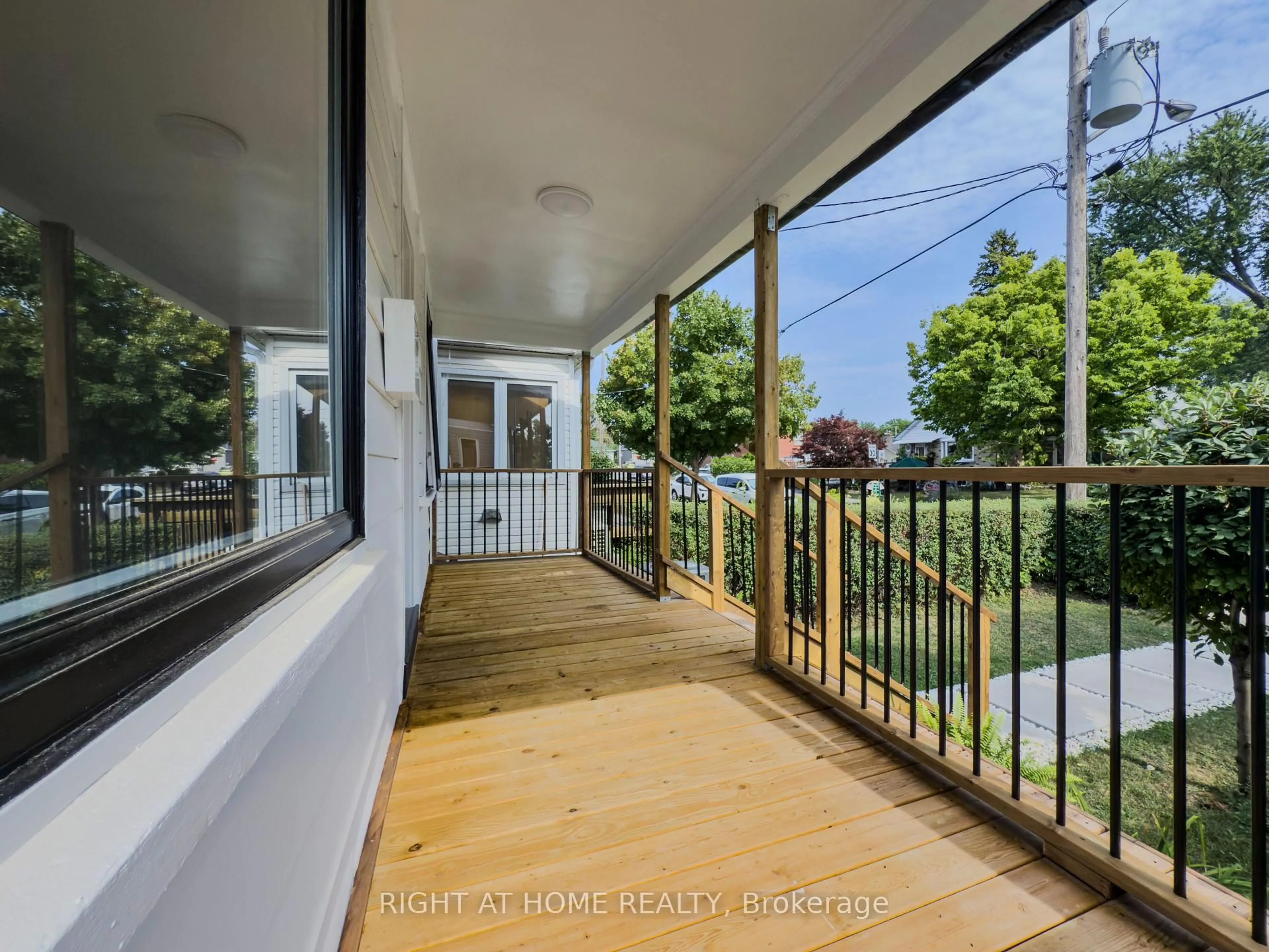 Unknown for 32 Brenton St, Toronto Ontario M4B 1C9
