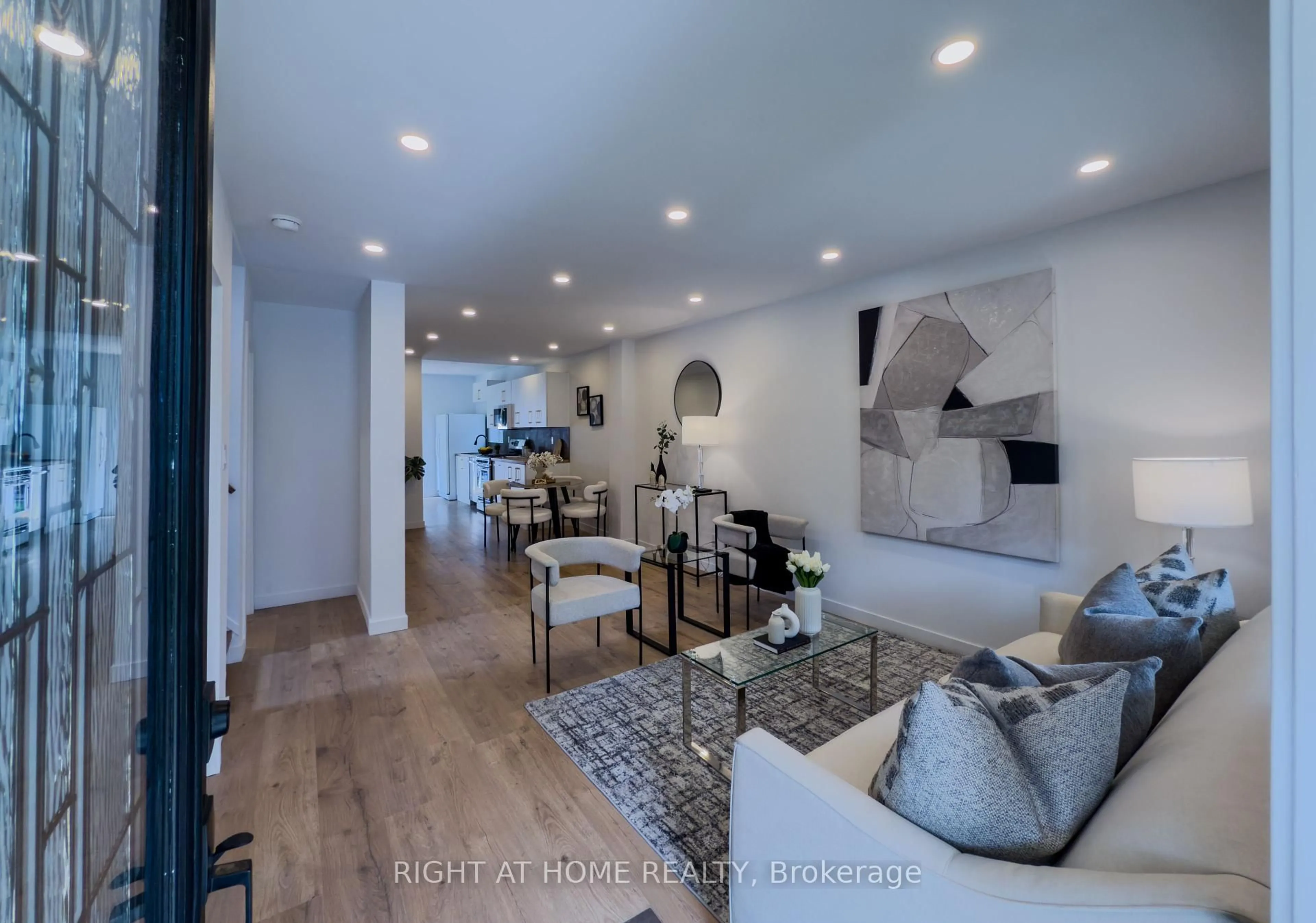 Living room with furniture, unknown for 32 Brenton St, Toronto Ontario M4B 1C9