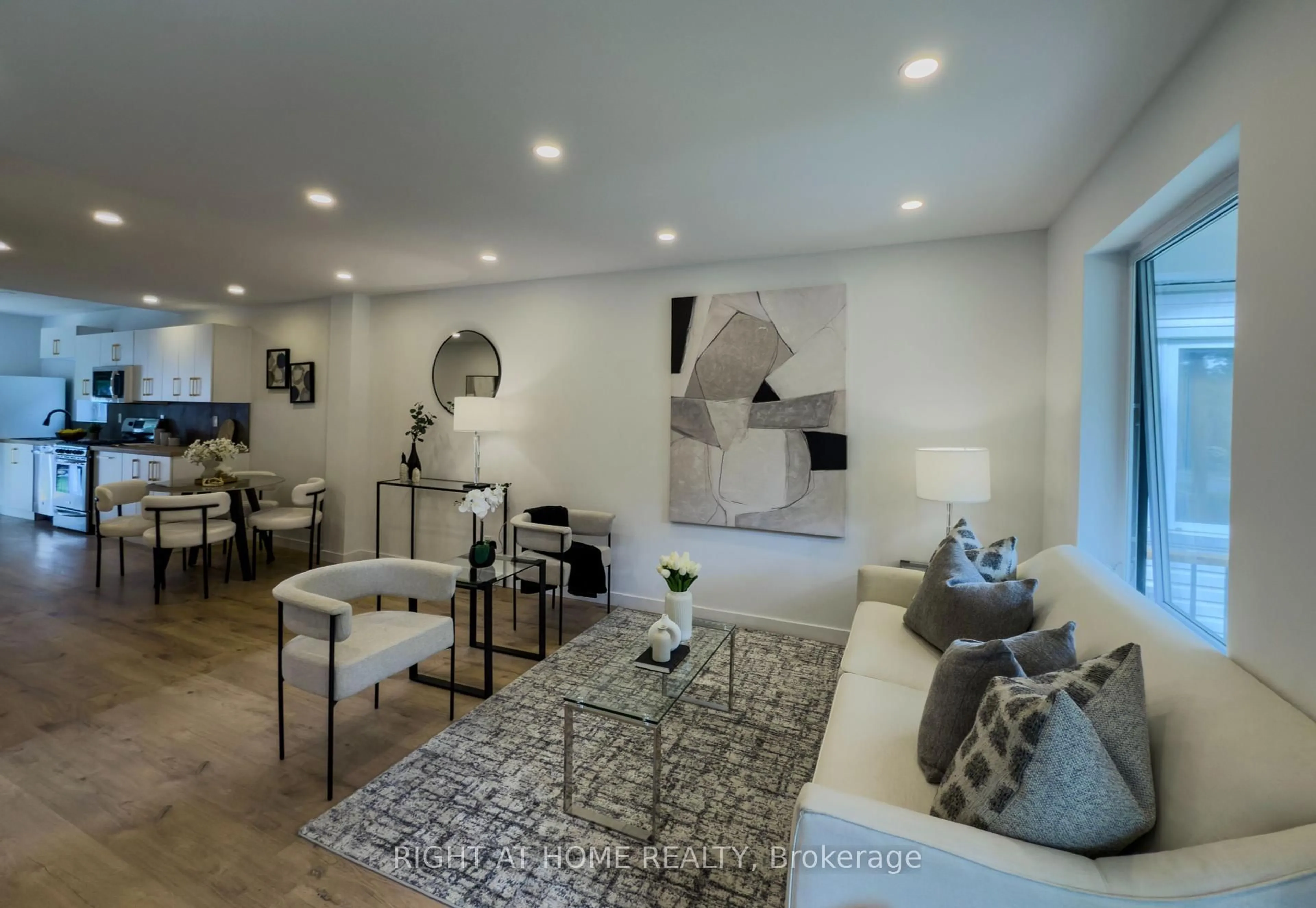 Living room with furniture, unknown for 32 Brenton St, Toronto Ontario M4B 1C9