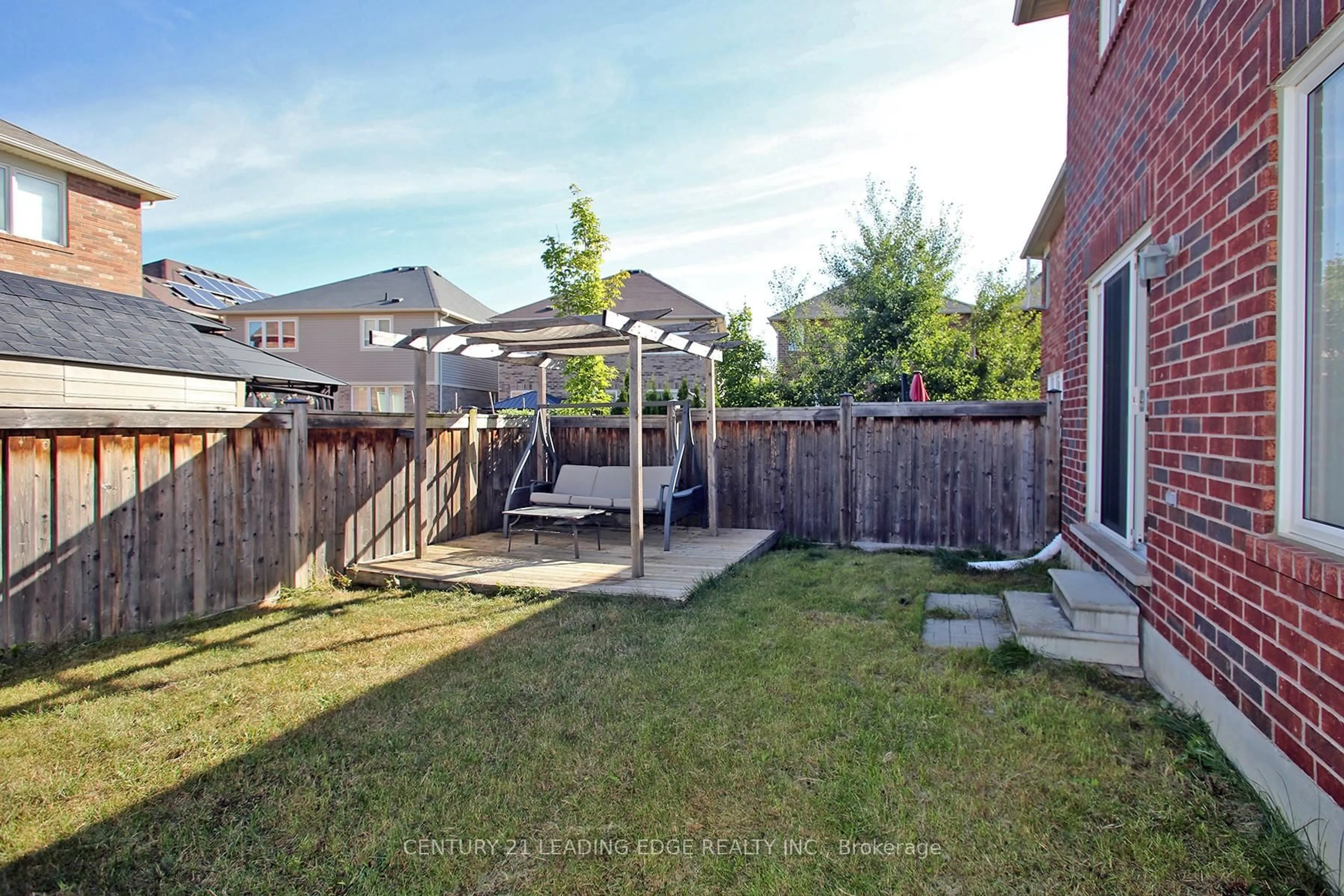 Patio, street for 1810 Parkhurst Cres, Pickering Ontario L1X 0A8