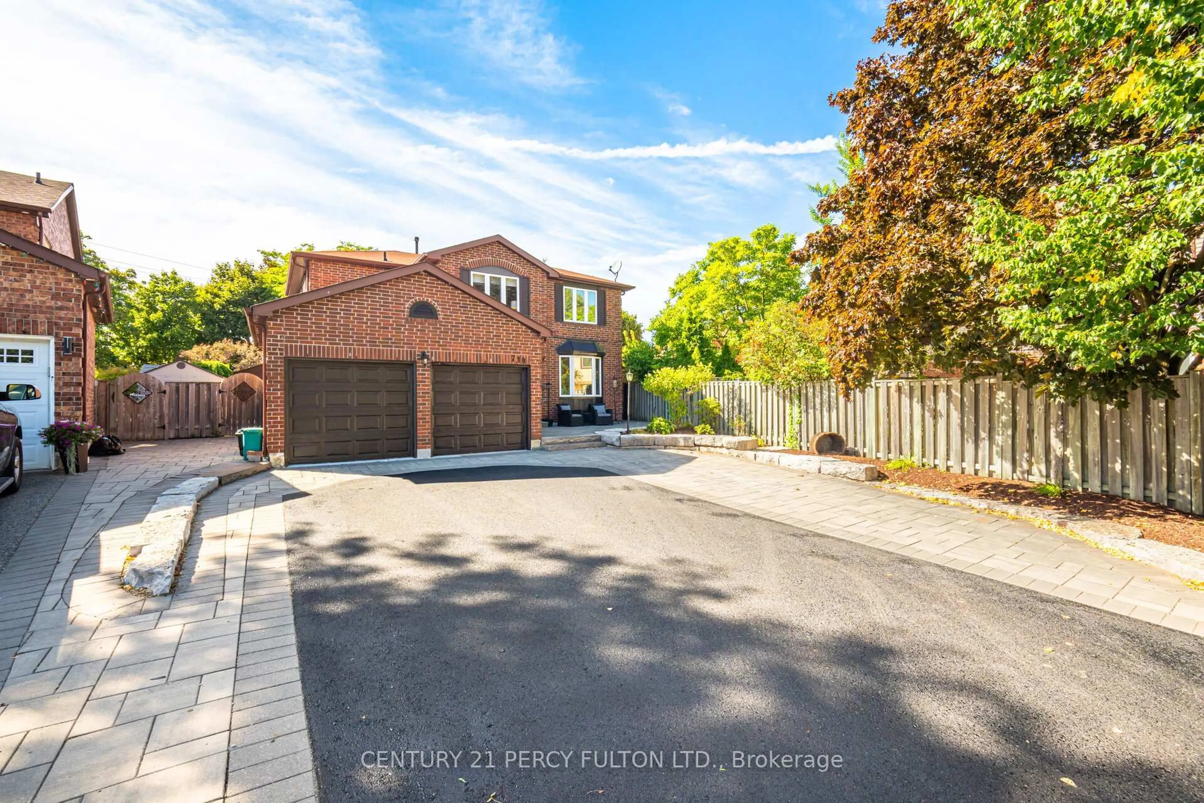 Home with brick exterior material, street for 718 Pebble Crt, Pickering Ontario L1V 3Z4