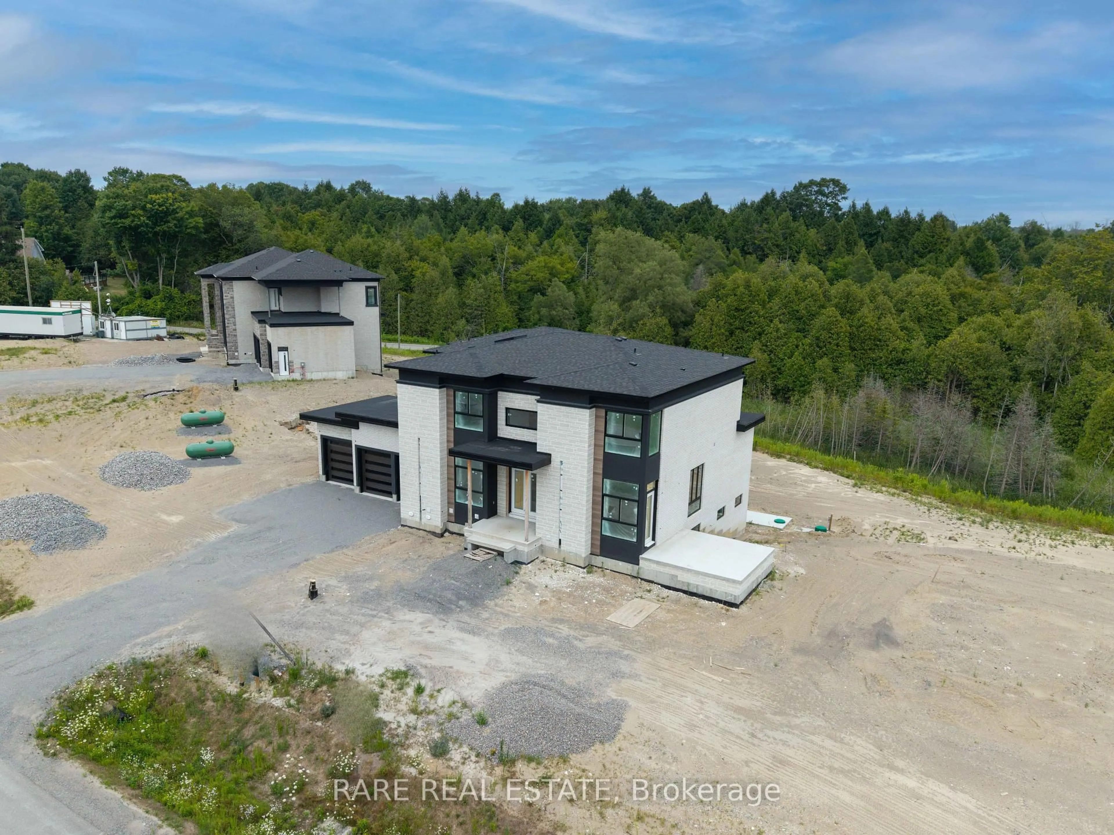A pic from outside/outdoor area/front of a property/back of a property/a pic from drone, building for 5 Openshaw Pl, Clarington Ontario L1A 3V7