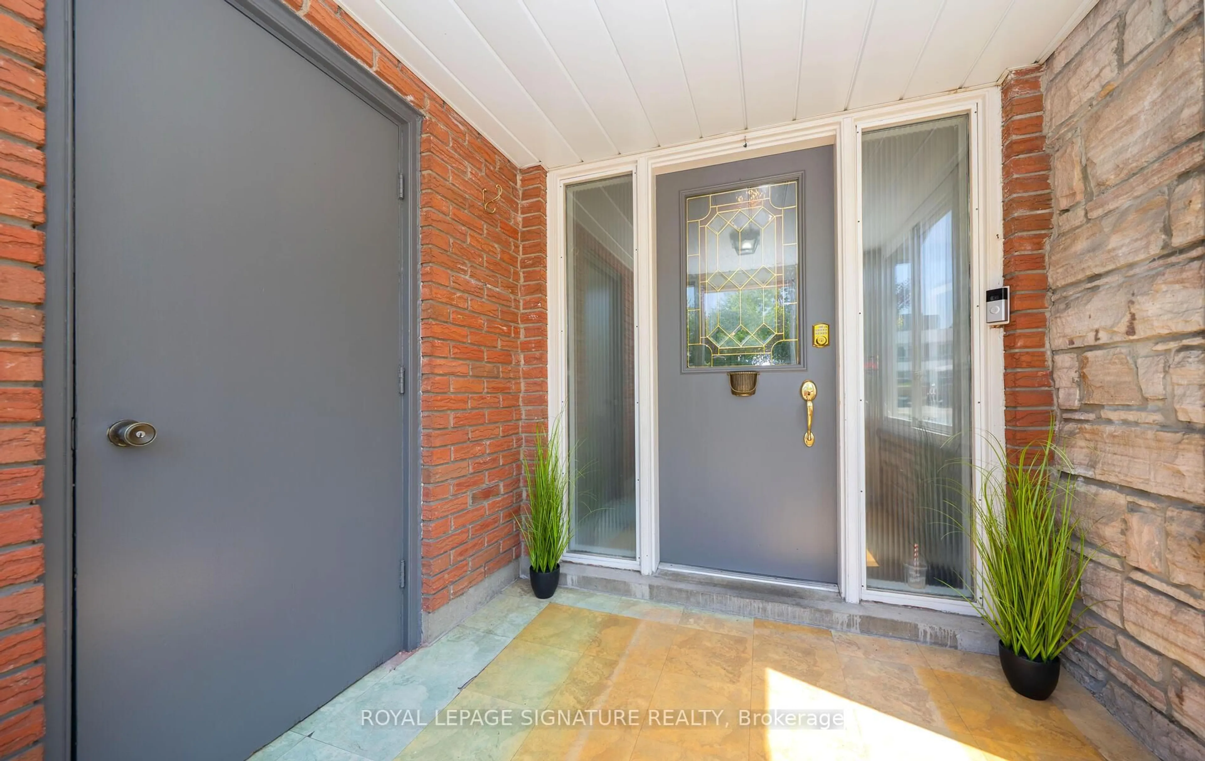 Indoor entryway for 9 Bridlewood Blvd, Toronto Ontario M1T 1P3