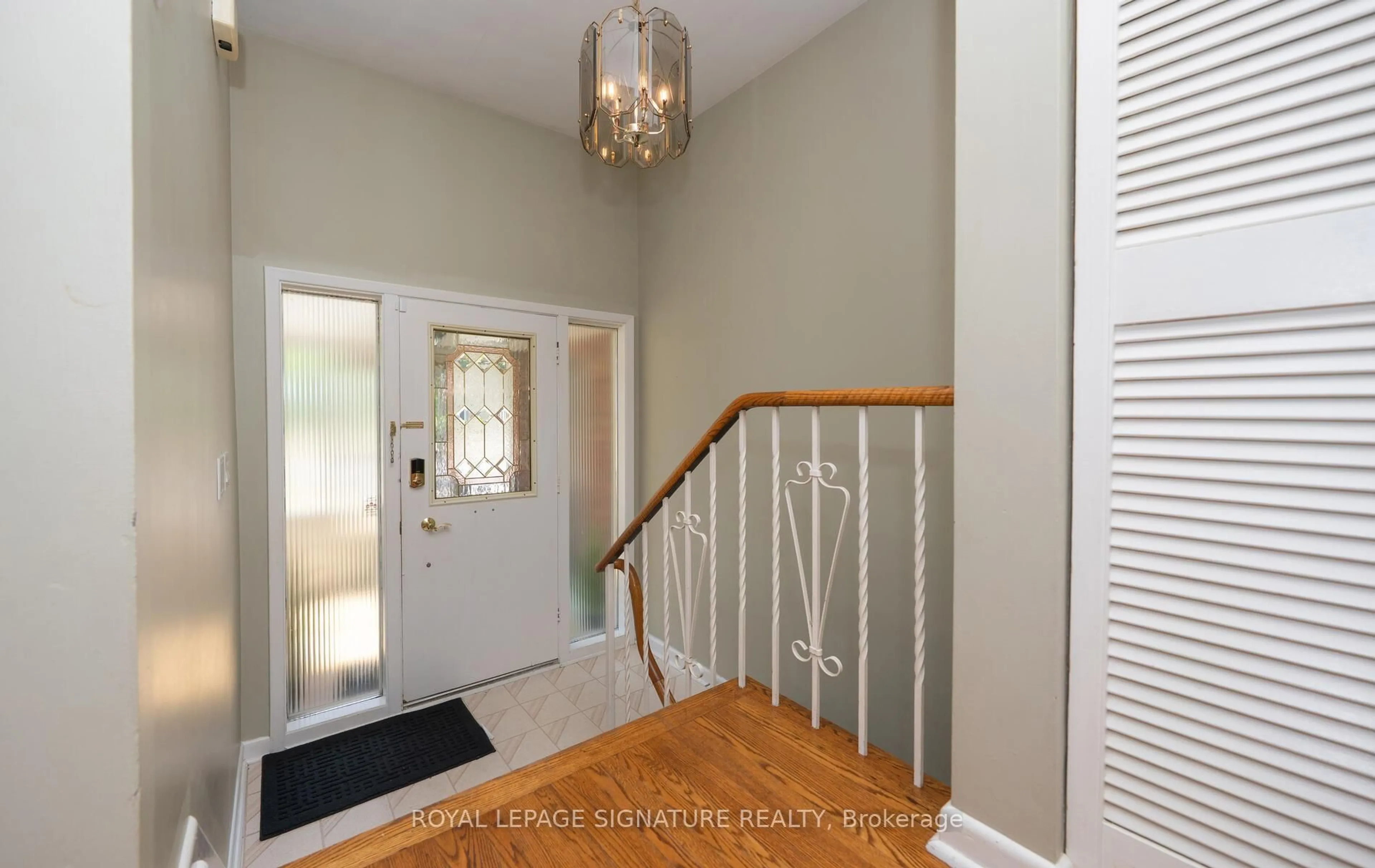Indoor entryway for 9 Bridlewood Blvd, Toronto Ontario M1T 1P3