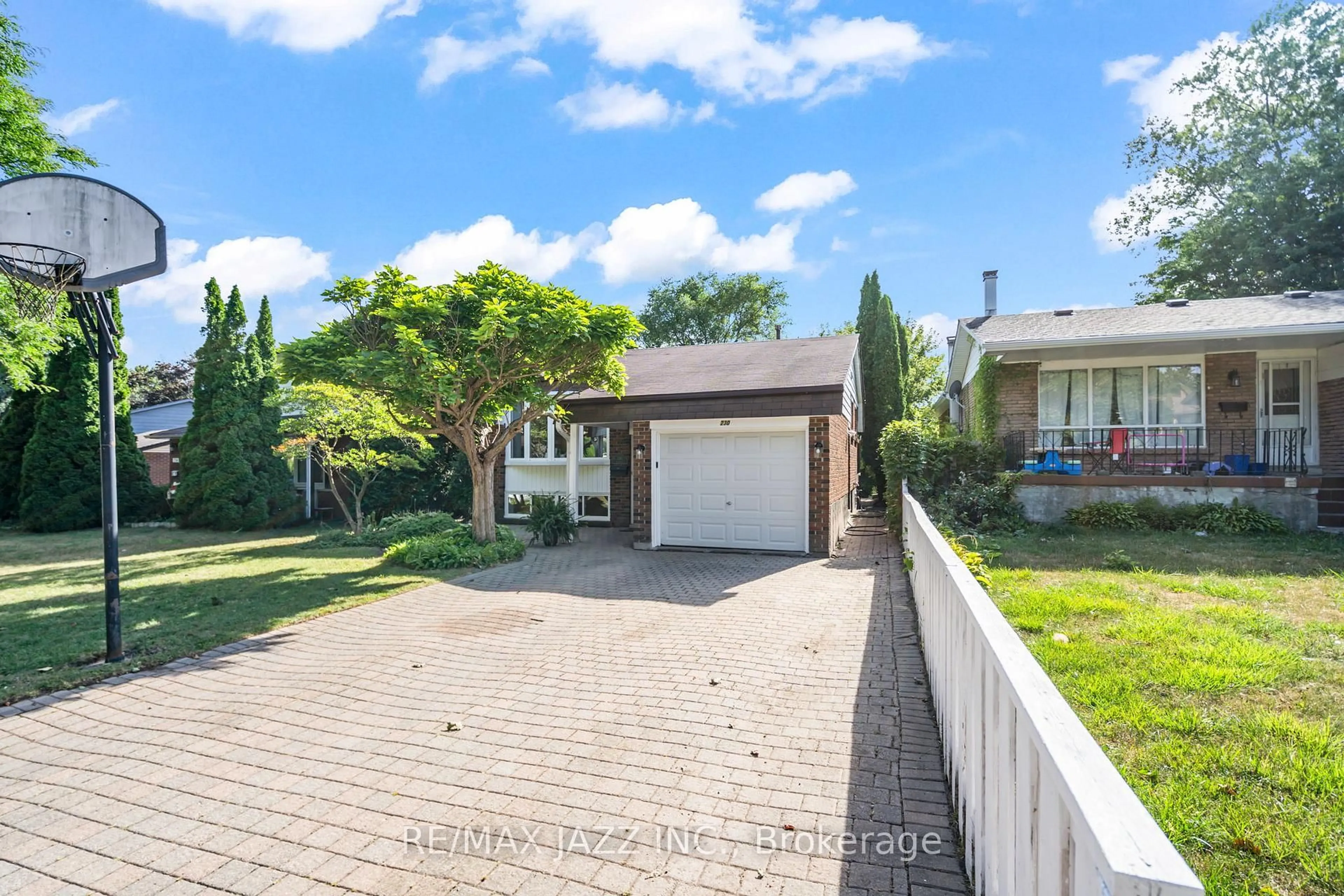 A pic from outside/outdoor area/front of a property/back of a property/a pic from drone, street for 230 Lorindale Dr, Oshawa Ontario L1H 6X4