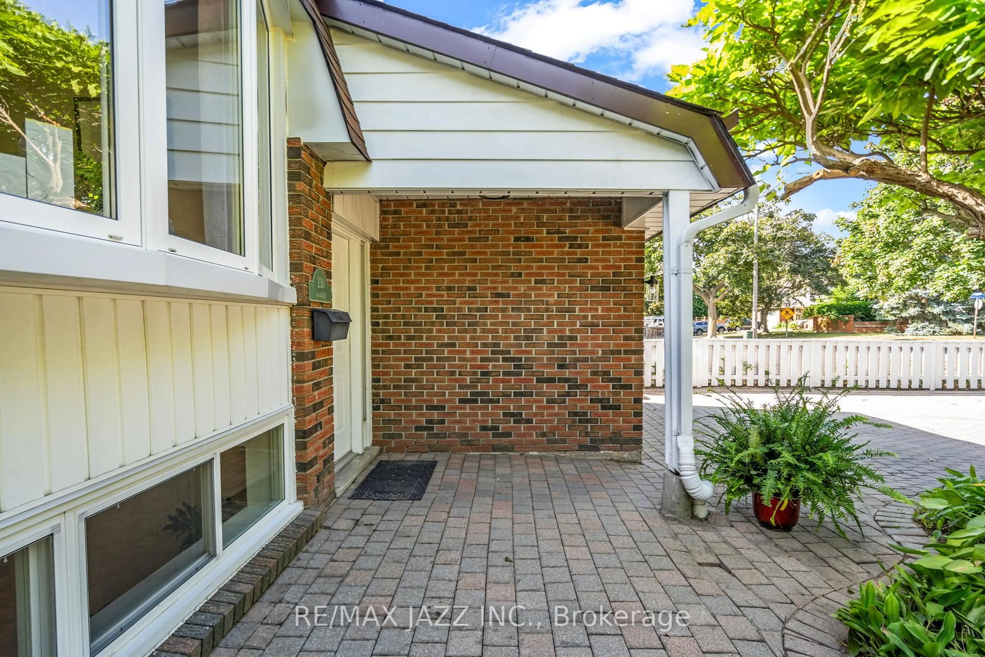 Home with brick exterior material, street for 230 Lorindale Dr, Oshawa Ontario L1H 6X4