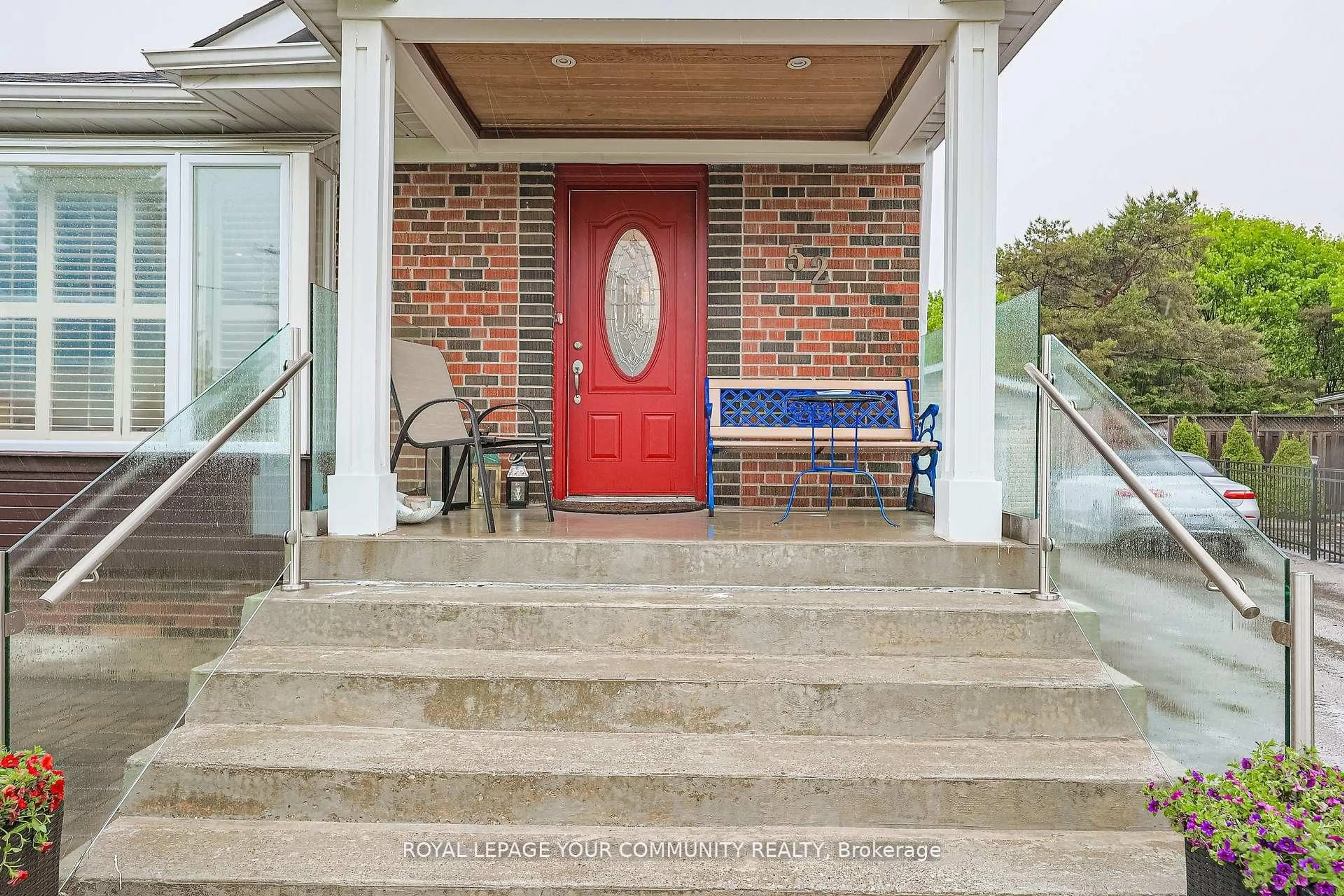 Indoor foyer for 52 Princeway Dr, Toronto Ontario M1R 2W1