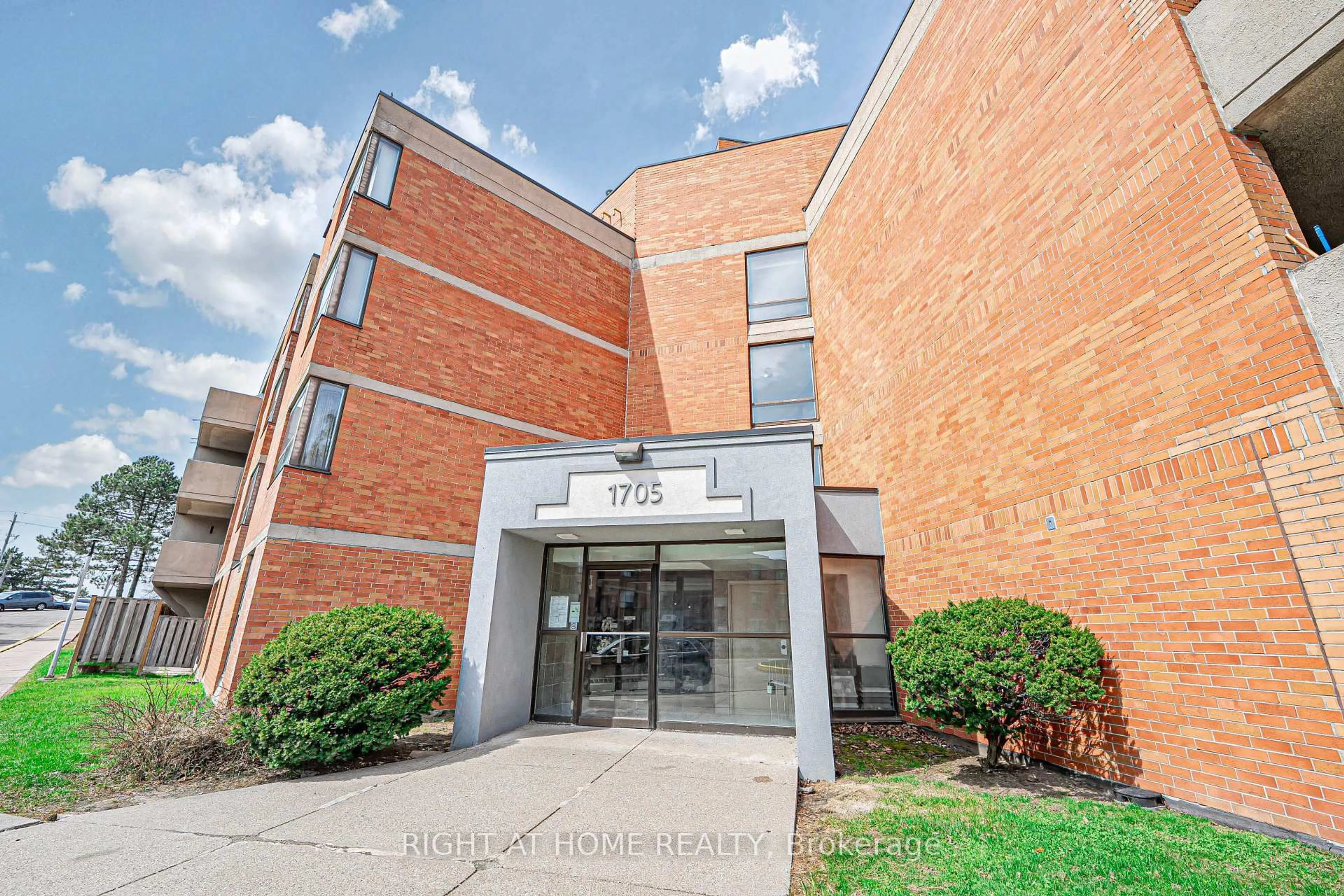 Indoor foyer for 1705 Mccowan Rd #408, Toronto Ontario M1S 4L2