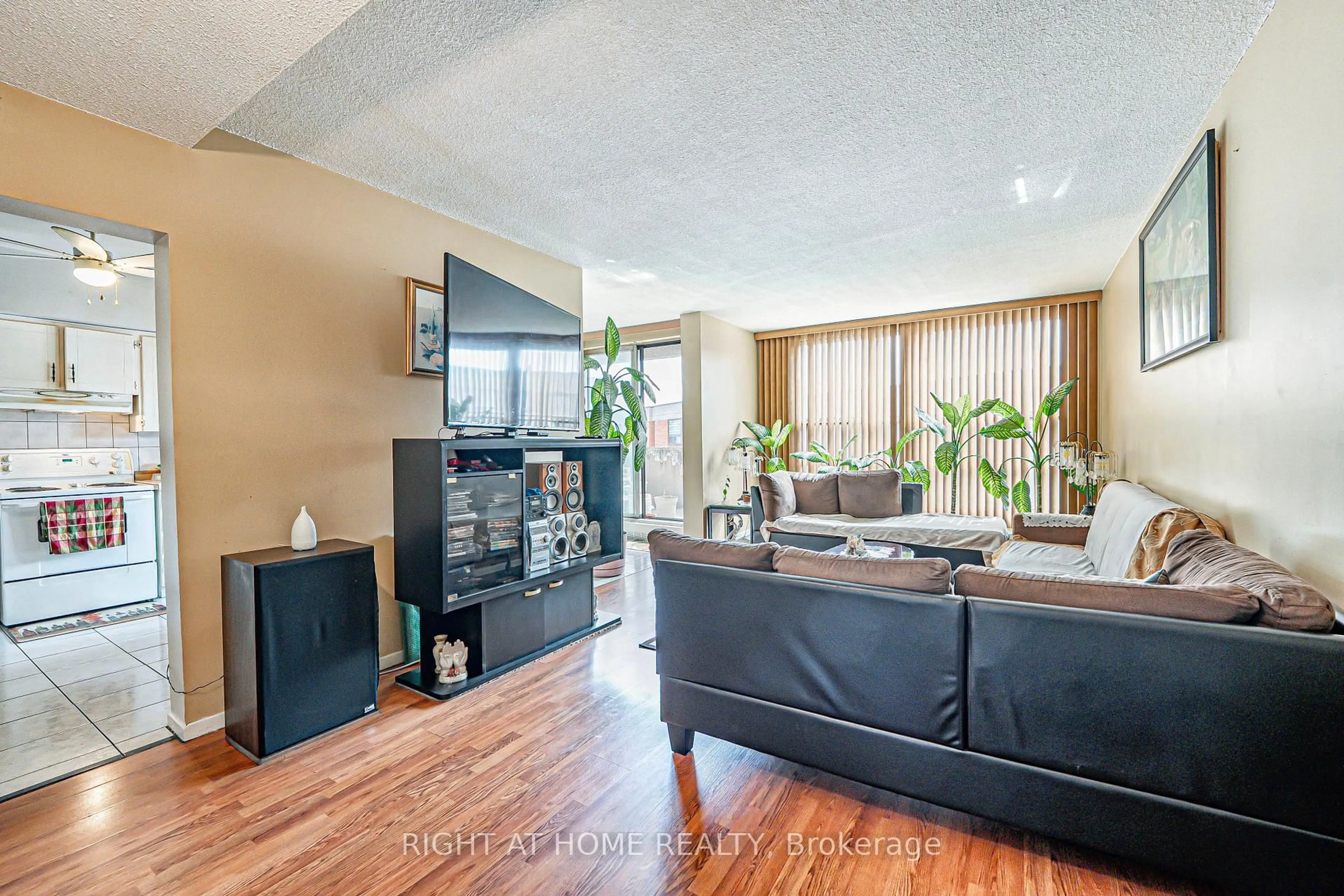 Living room with furniture, wood/laminate floor for 1705 Mccowan Rd #408, Toronto Ontario M1S 4L2