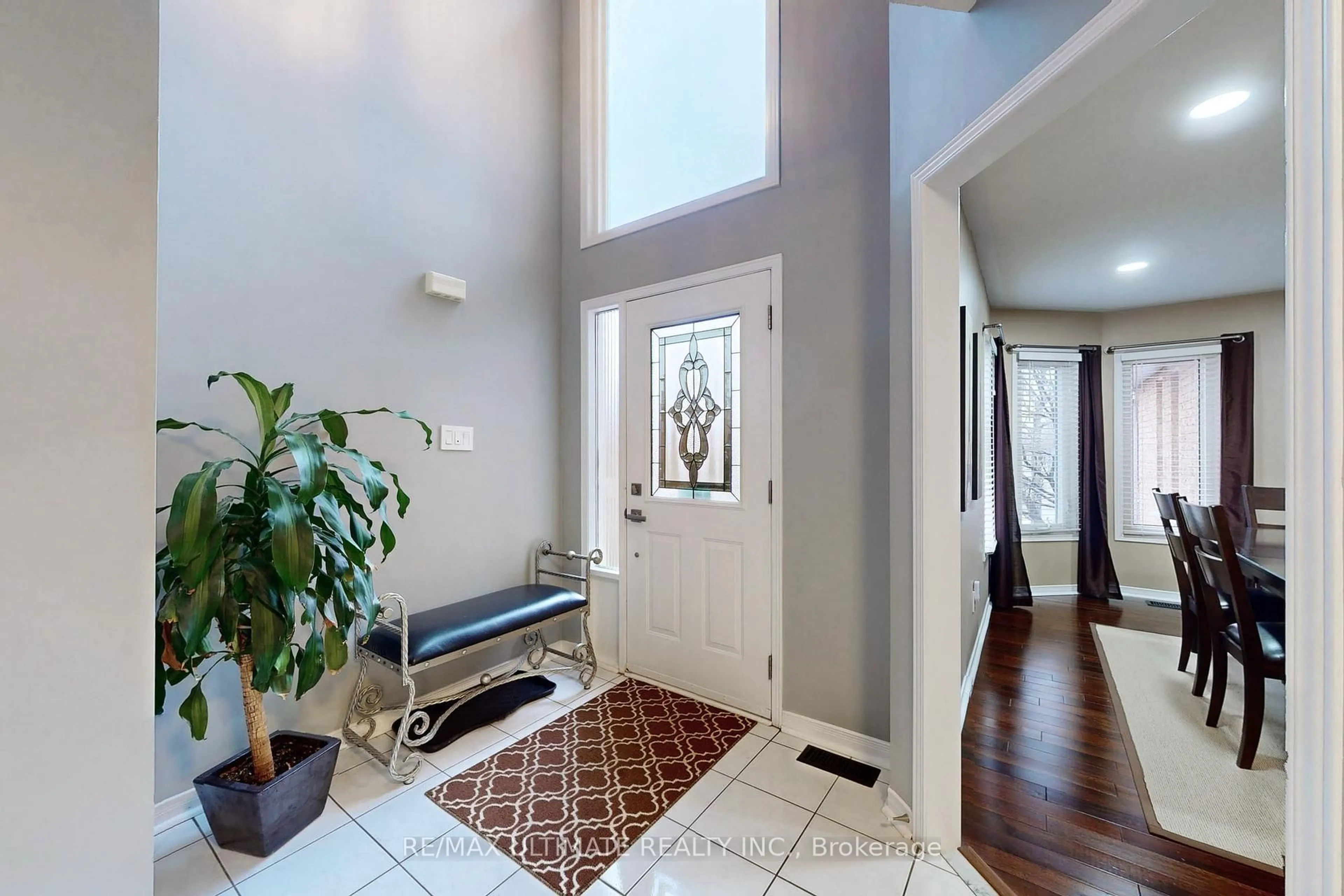Indoor entryway for 25 WINTERBERRY Dr, Whitby Ontario L1R 1Z2