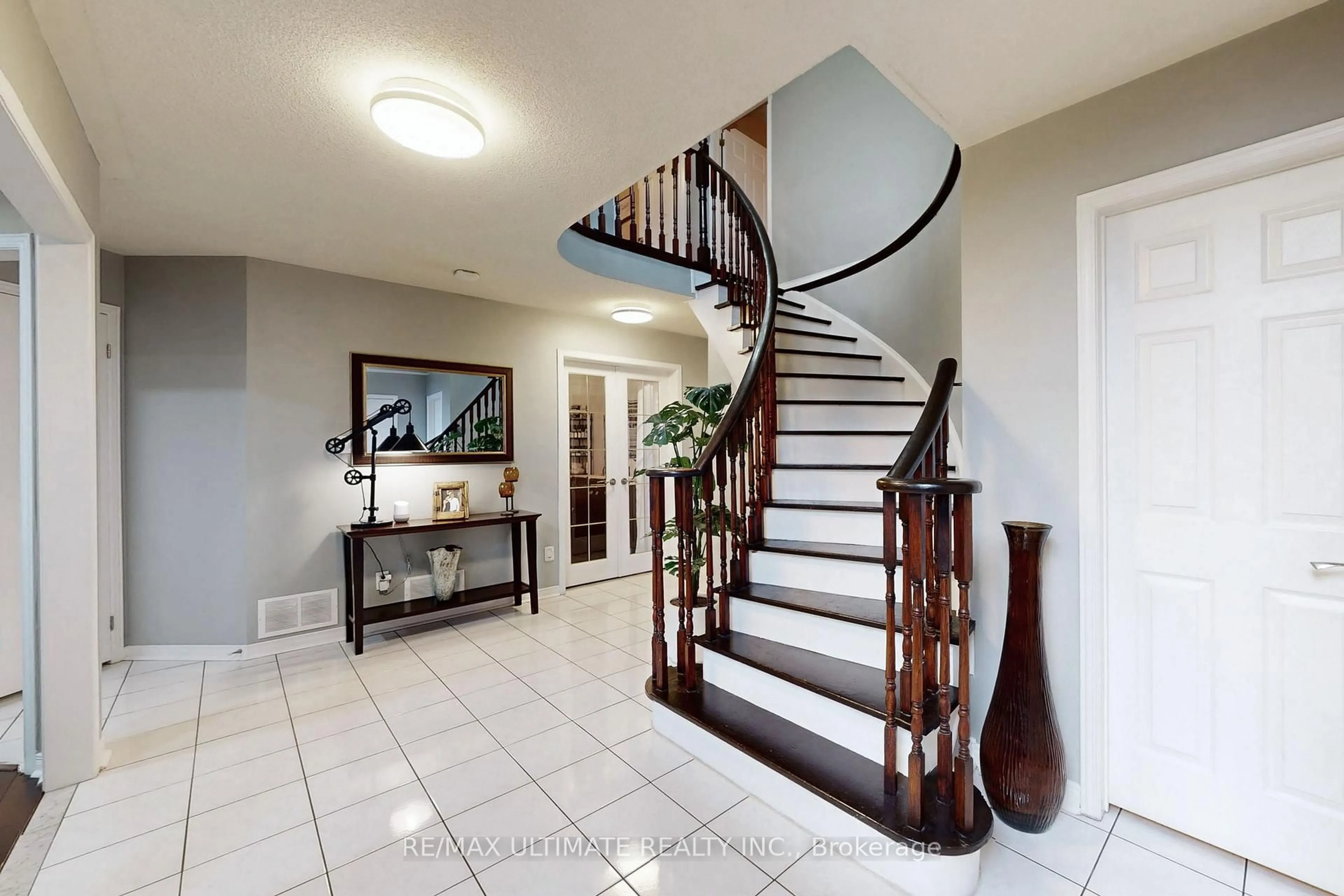 Unknown for 25 WINTERBERRY Dr, Whitby Ontario L1R 1Z2