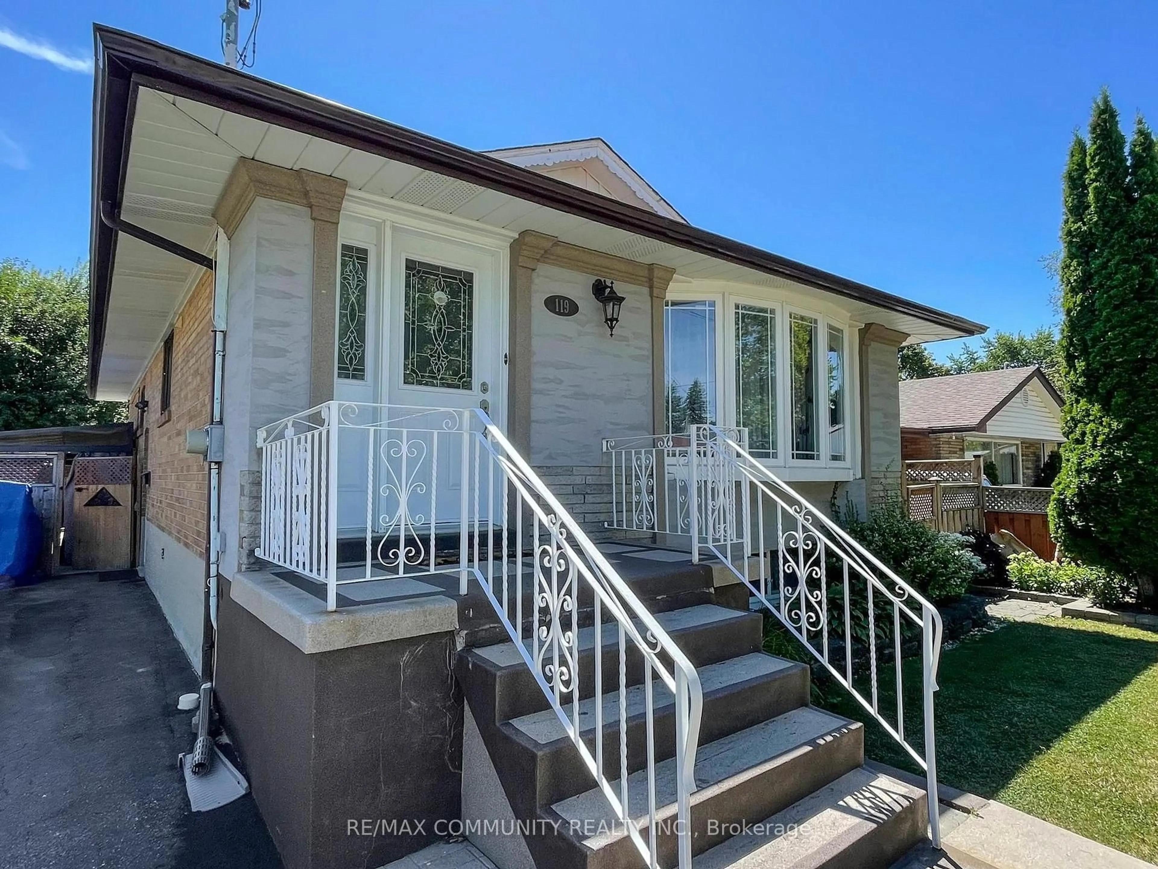 Home with vinyl exterior material, street for 119 Rochman Blvd, Toronto Ontario M1H 1S1