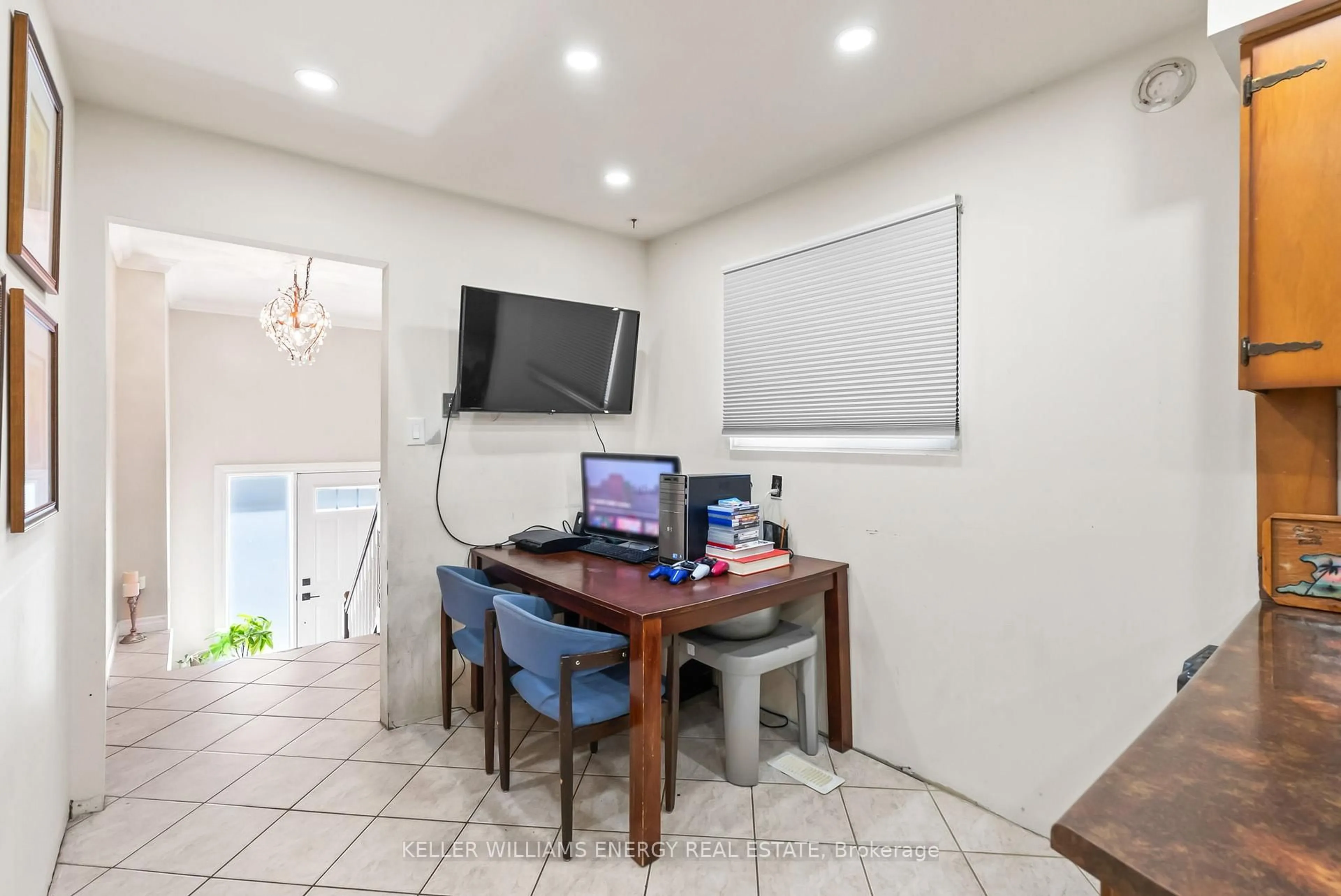 A pic of a room for 110 Littleleaf Dr, Toronto Ontario M1B 1Z2