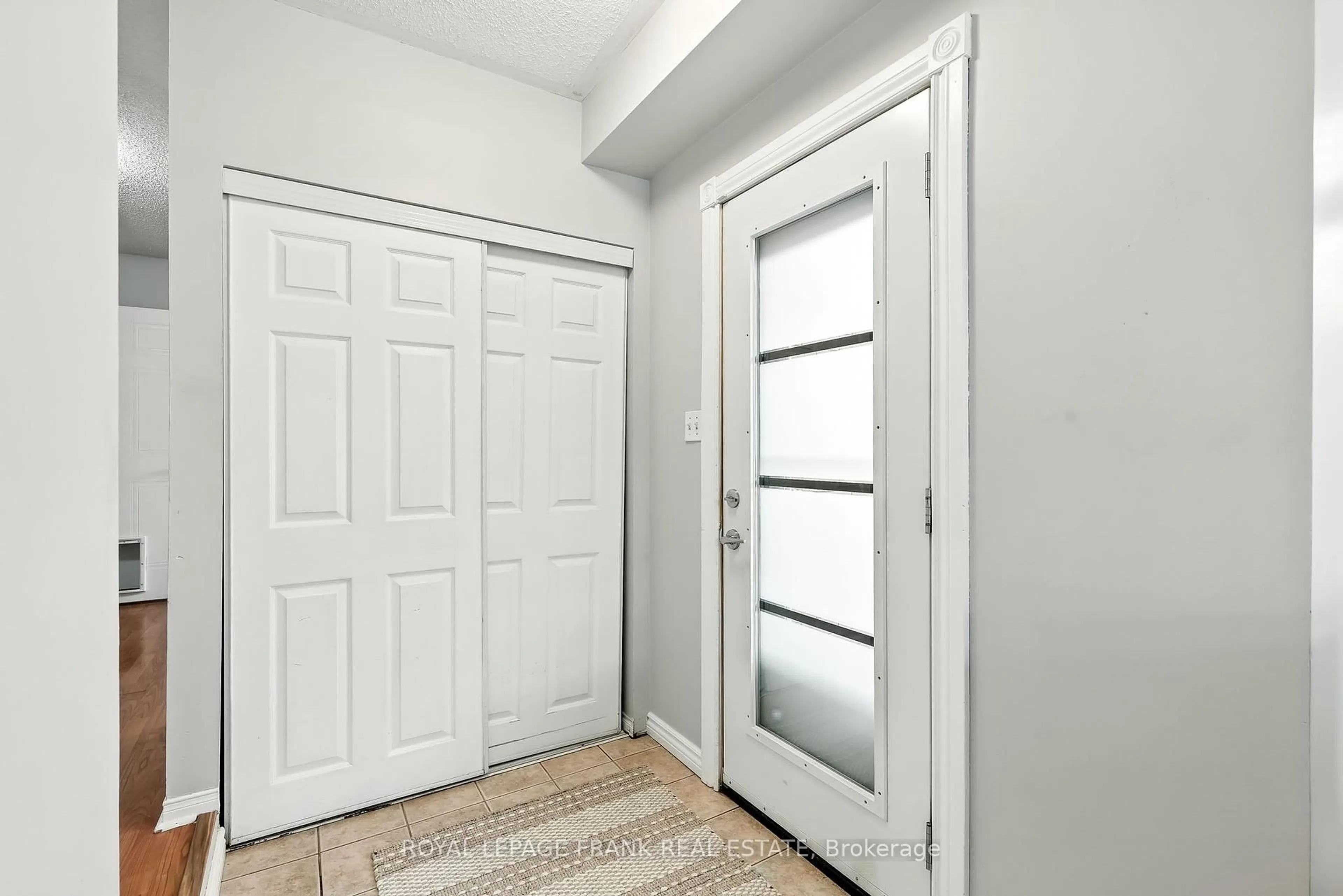 Indoor entryway for 25 Trewin Lane, Clarington Ontario L1C 4W9