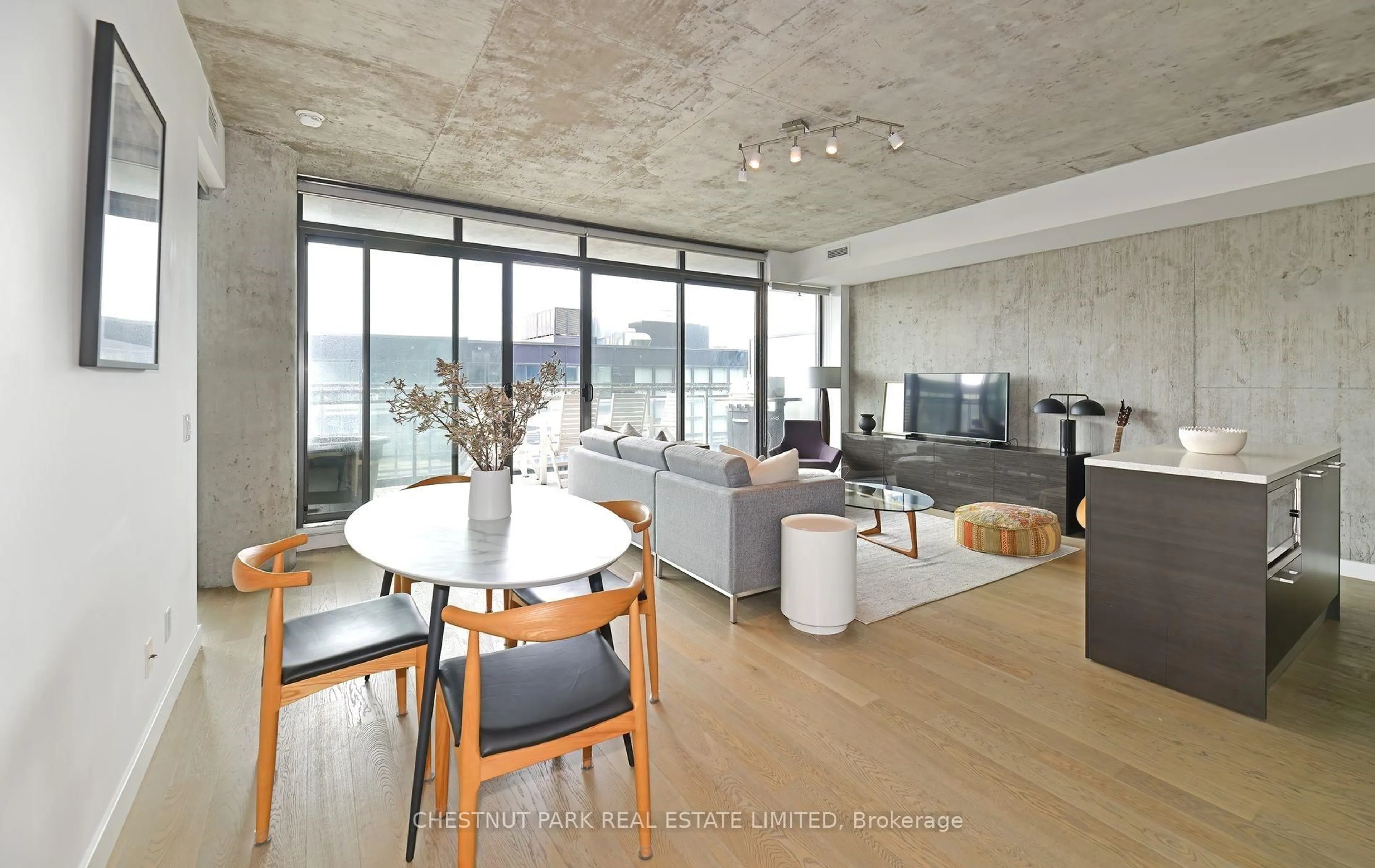 Unknown for 90 Broadview Ave #806, Toronto Ontario M4M 3H3