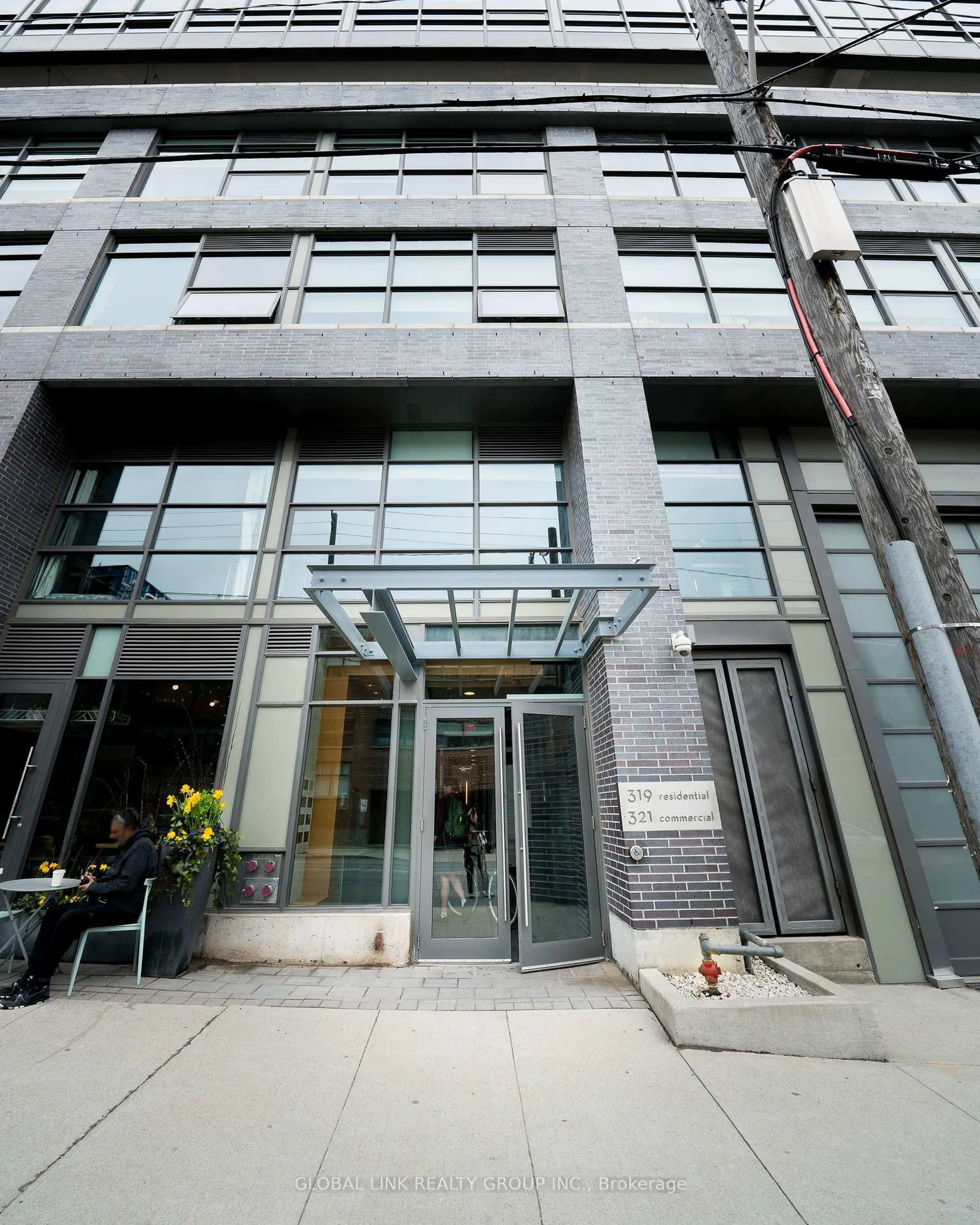 Indoor foyer for 319 Carlaw Ave #306, Toronto Ontario M4M 0A4