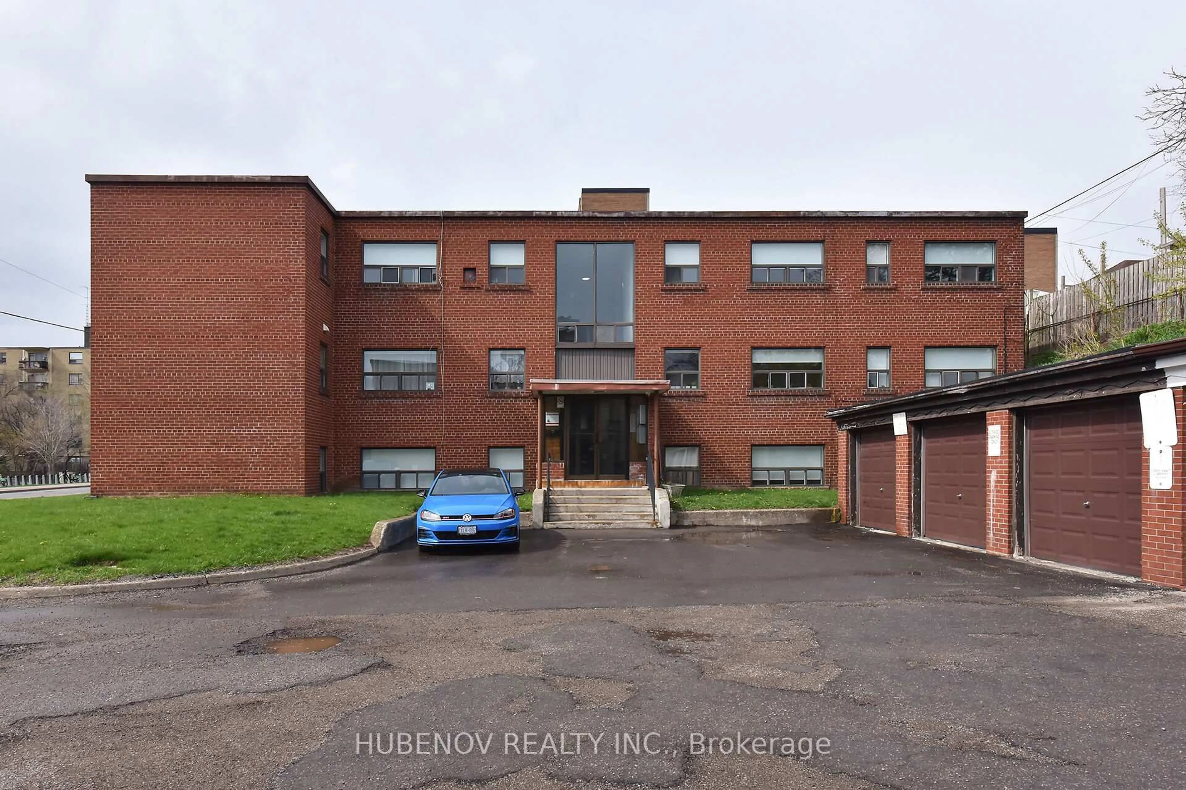 A pic from outside/outdoor area/front of a property/back of a property/a pic from drone, building for 1051 Victoria Pk Ave, Toronto Ontario M4B 2J7