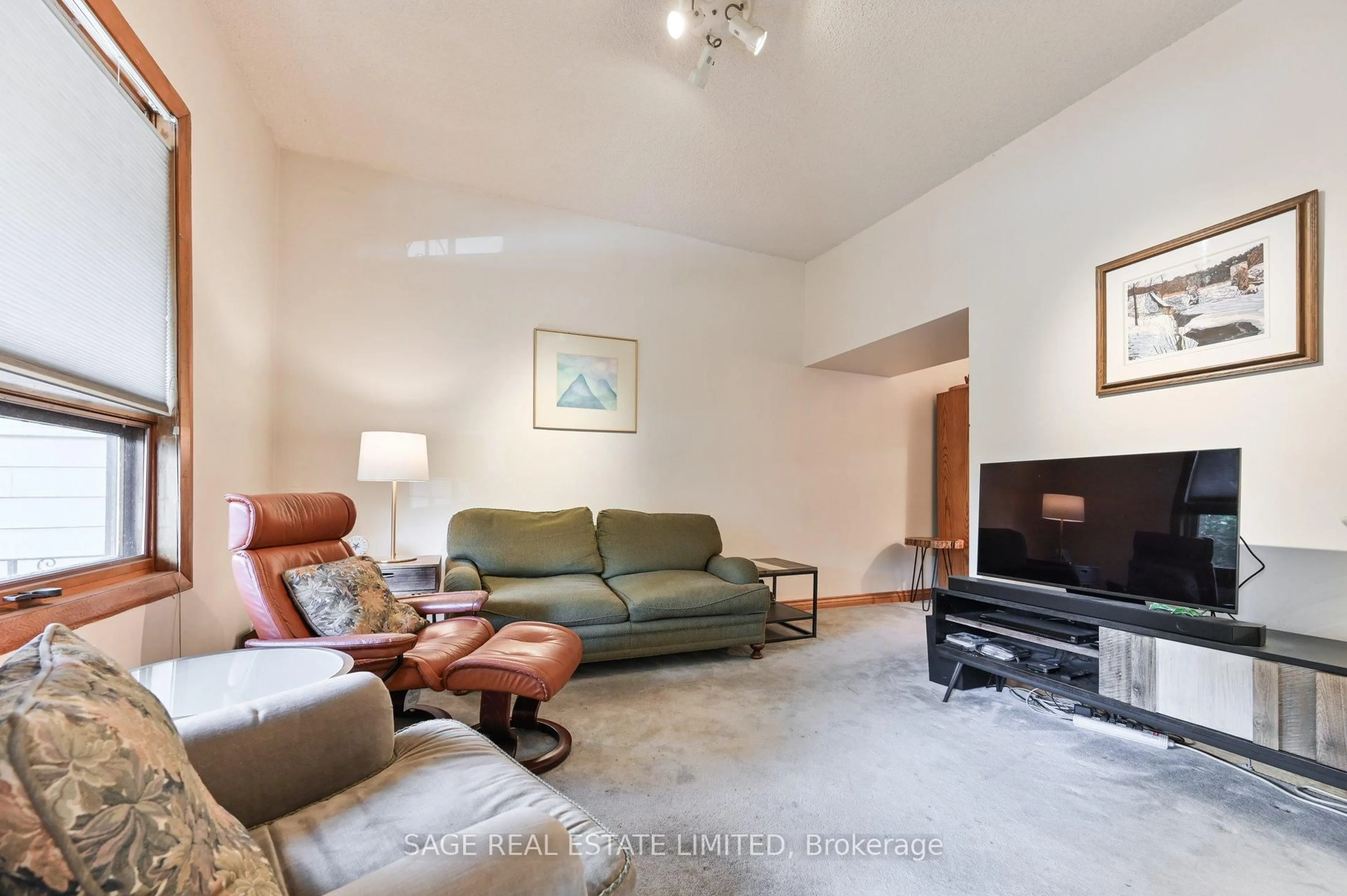Living room with furniture, unknown for 43 Eaton Ave, Toronto Ontario M4J 2Z4