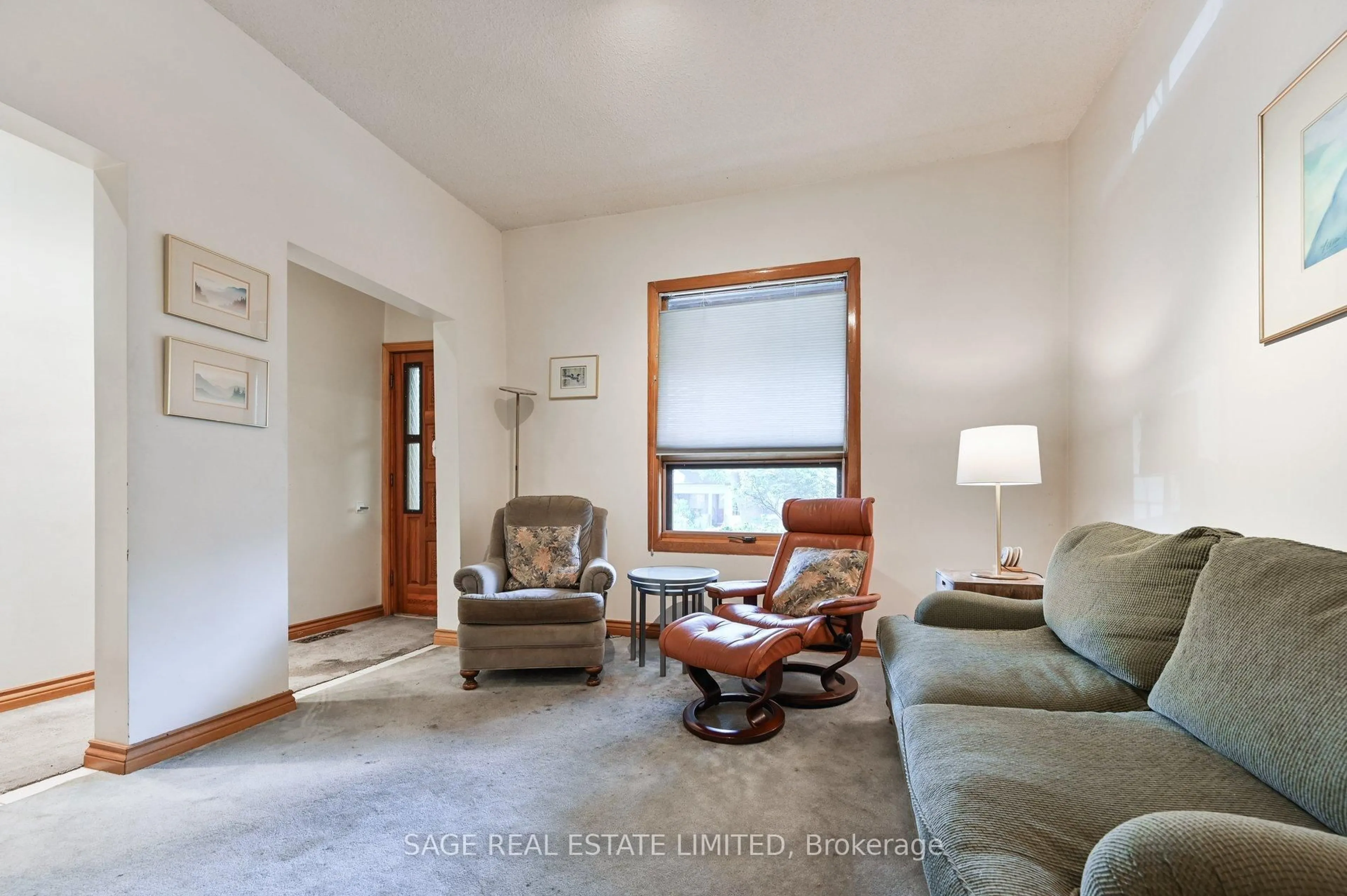 Living room with furniture, unknown for 43 Eaton Ave, Toronto Ontario M4J 2Z4
