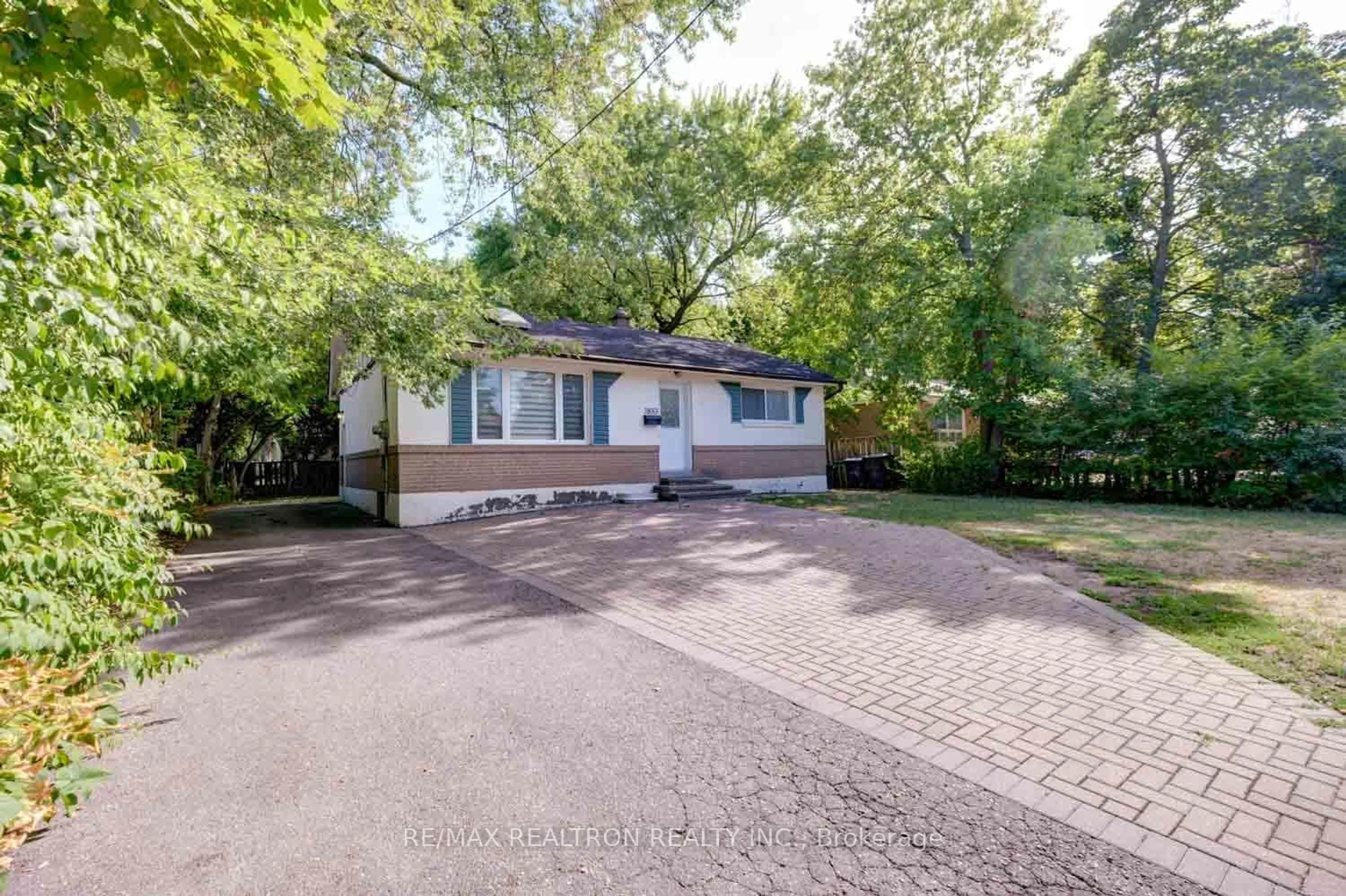 A pic from outside/outdoor area/front of a property/back of a property/a pic from drone, street for 3853 Finch Ave, Toronto Ontario M1T 3G1