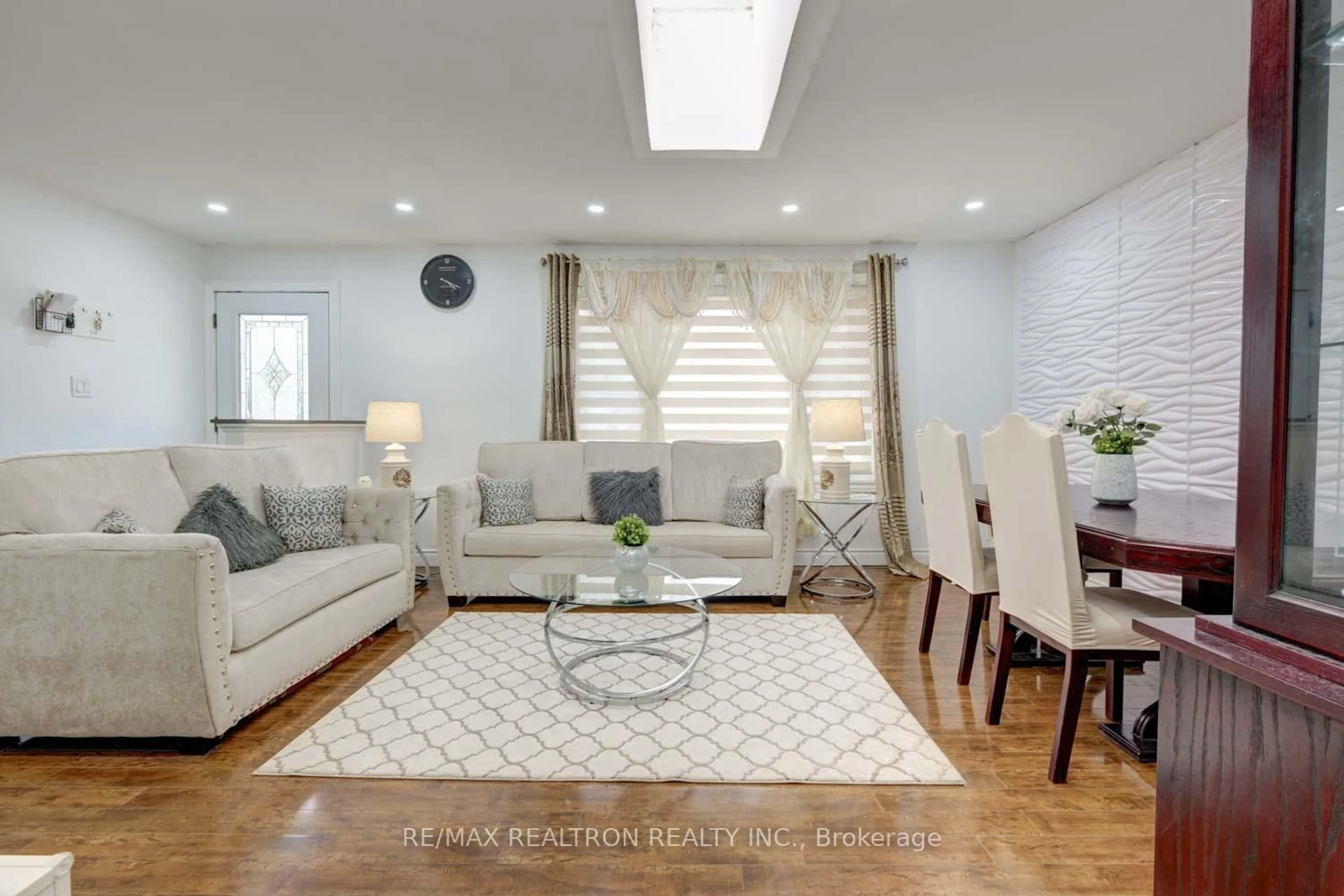 Living room with furniture, unknown for 3853 Finch Ave, Toronto Ontario M1T 3G1