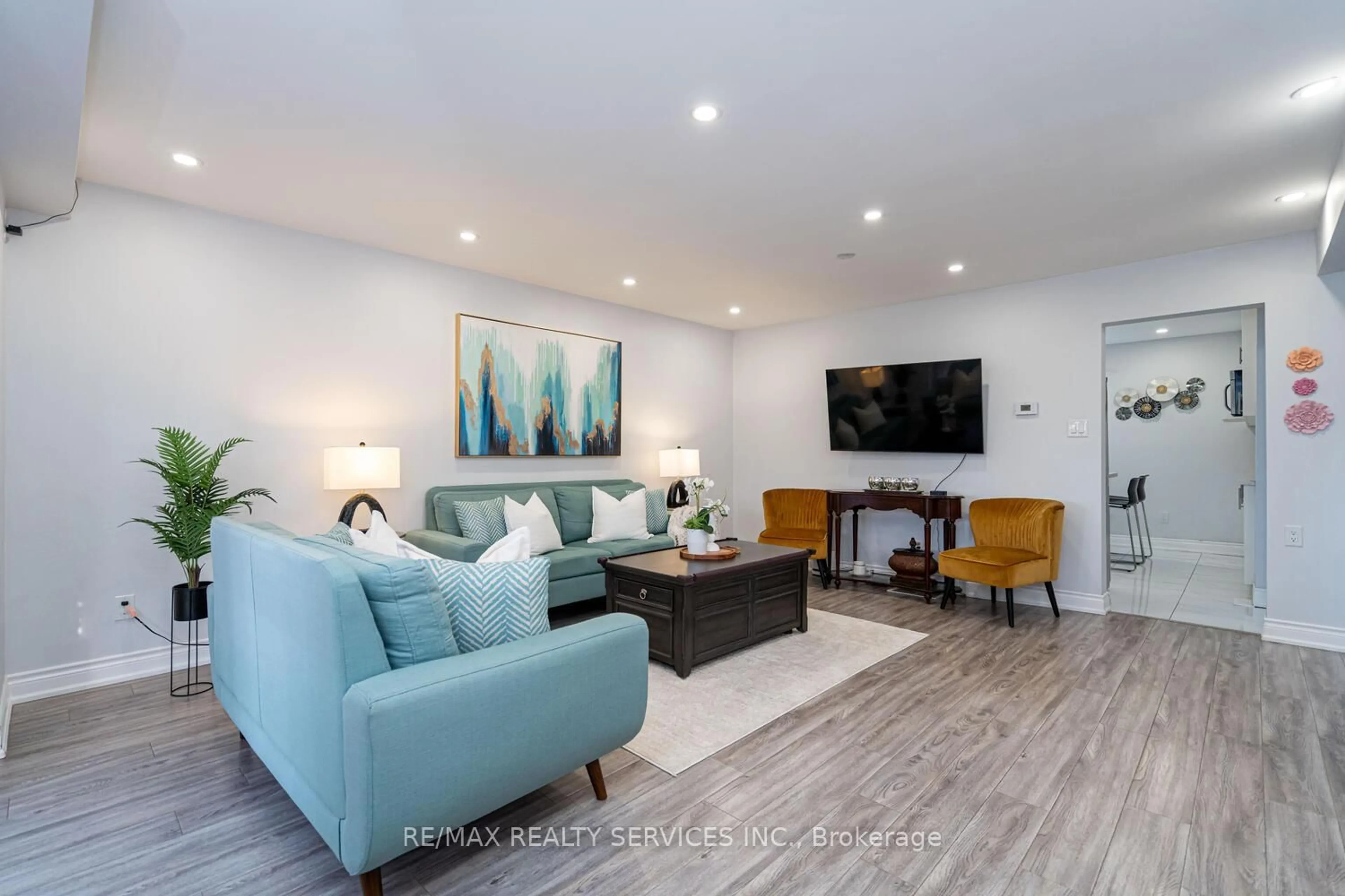 Living room with furniture, wood/laminate floor for 1330 Brands Crt, Pickering Ontario L1V 2V4