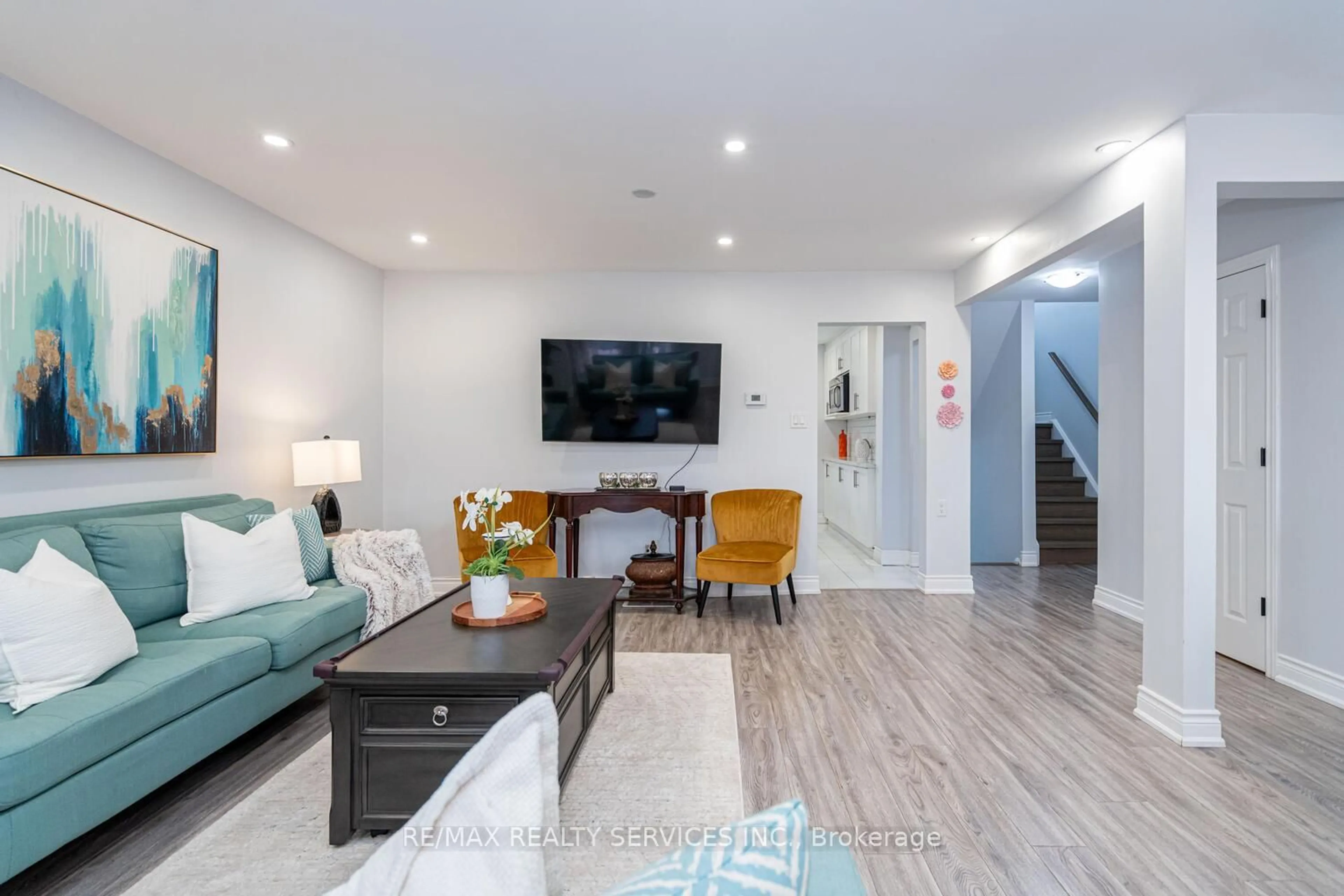 Living room with furniture, unknown for 1330 Brands Crt, Pickering Ontario L1V 2V4