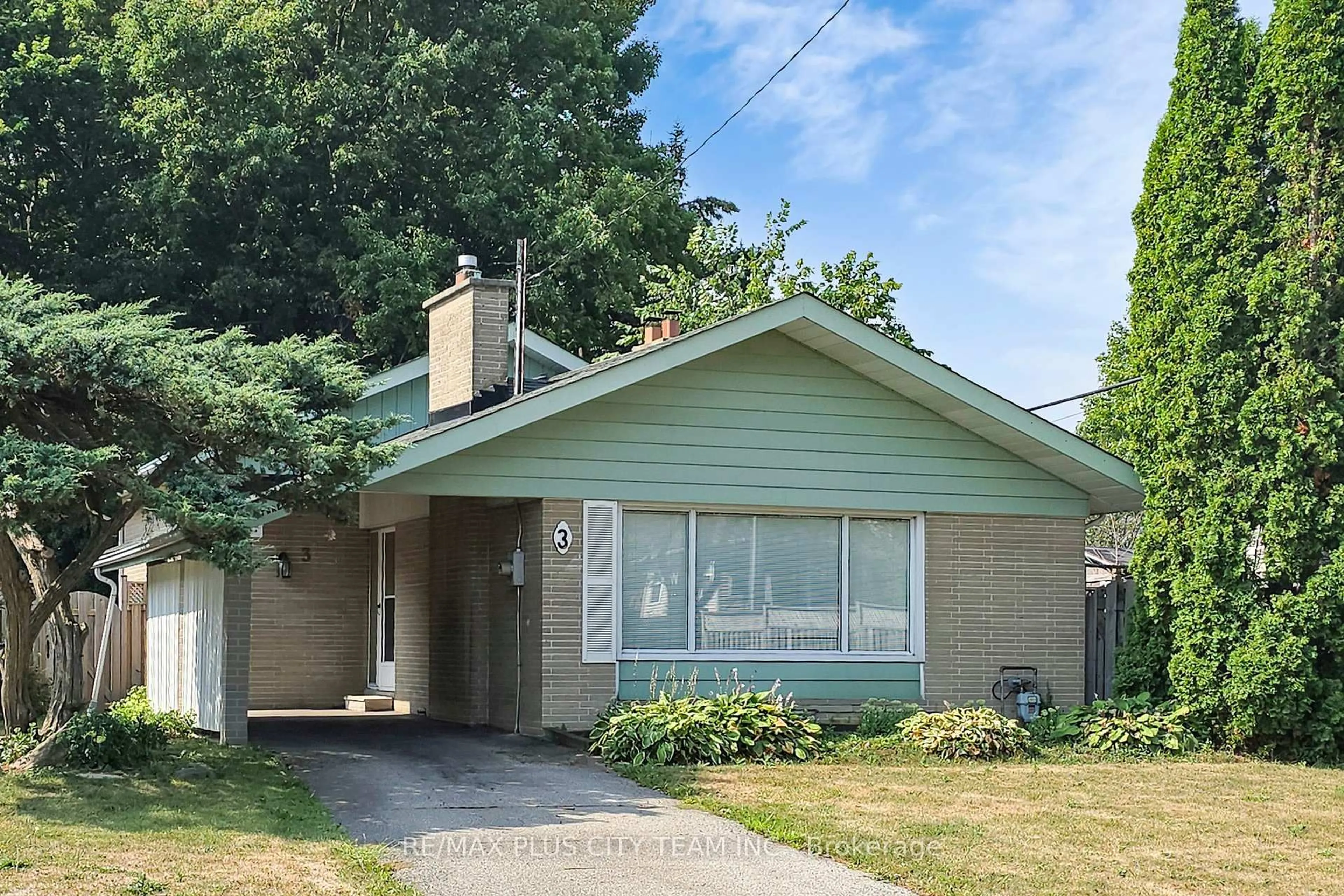 Home with vinyl exterior material, street for 3 Penetang Cres, Toronto Ontario M1K 4Y4