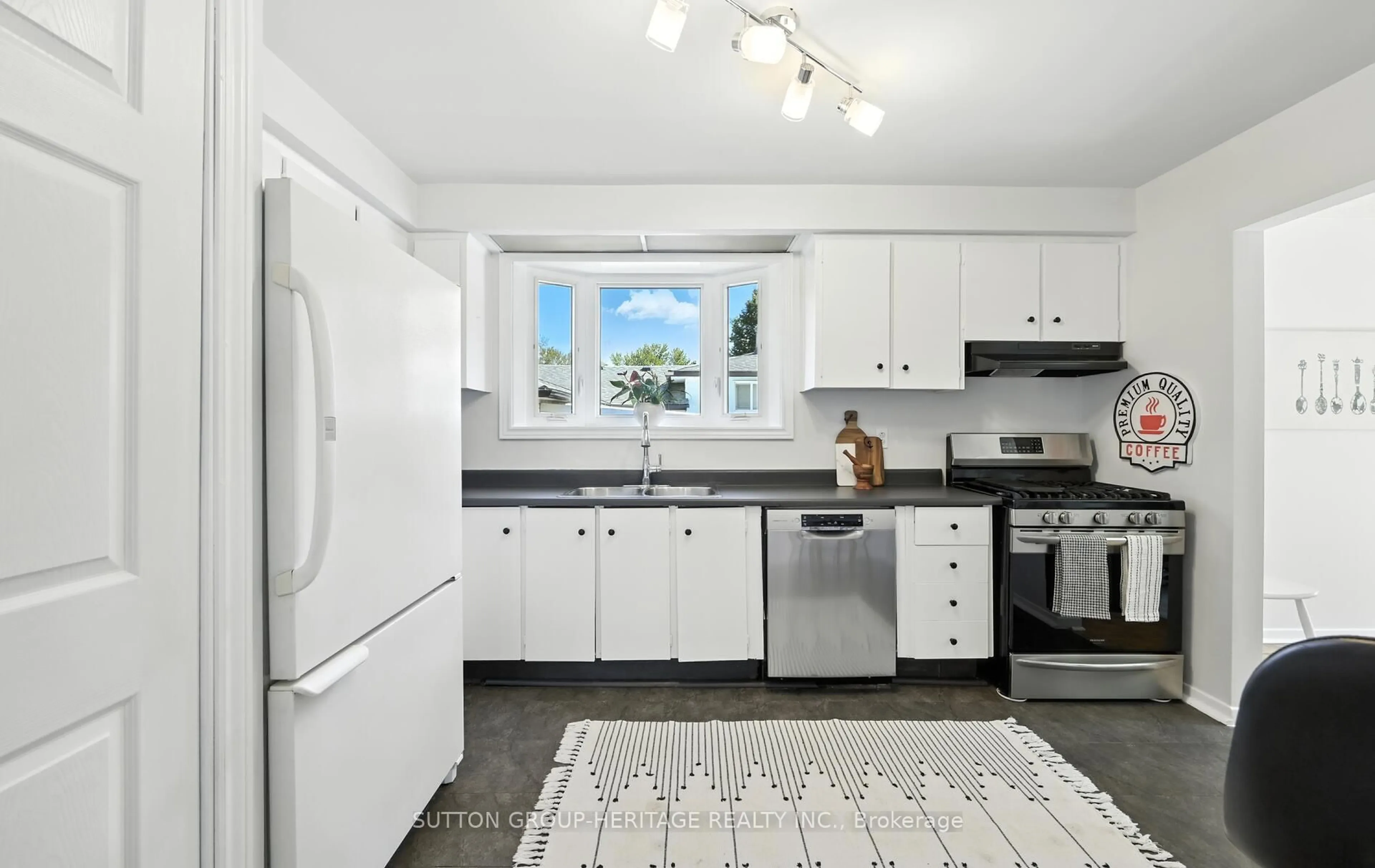 Standard kitchen, unknown for 93 Lincoln St, Ajax Ontario L1S 6C6