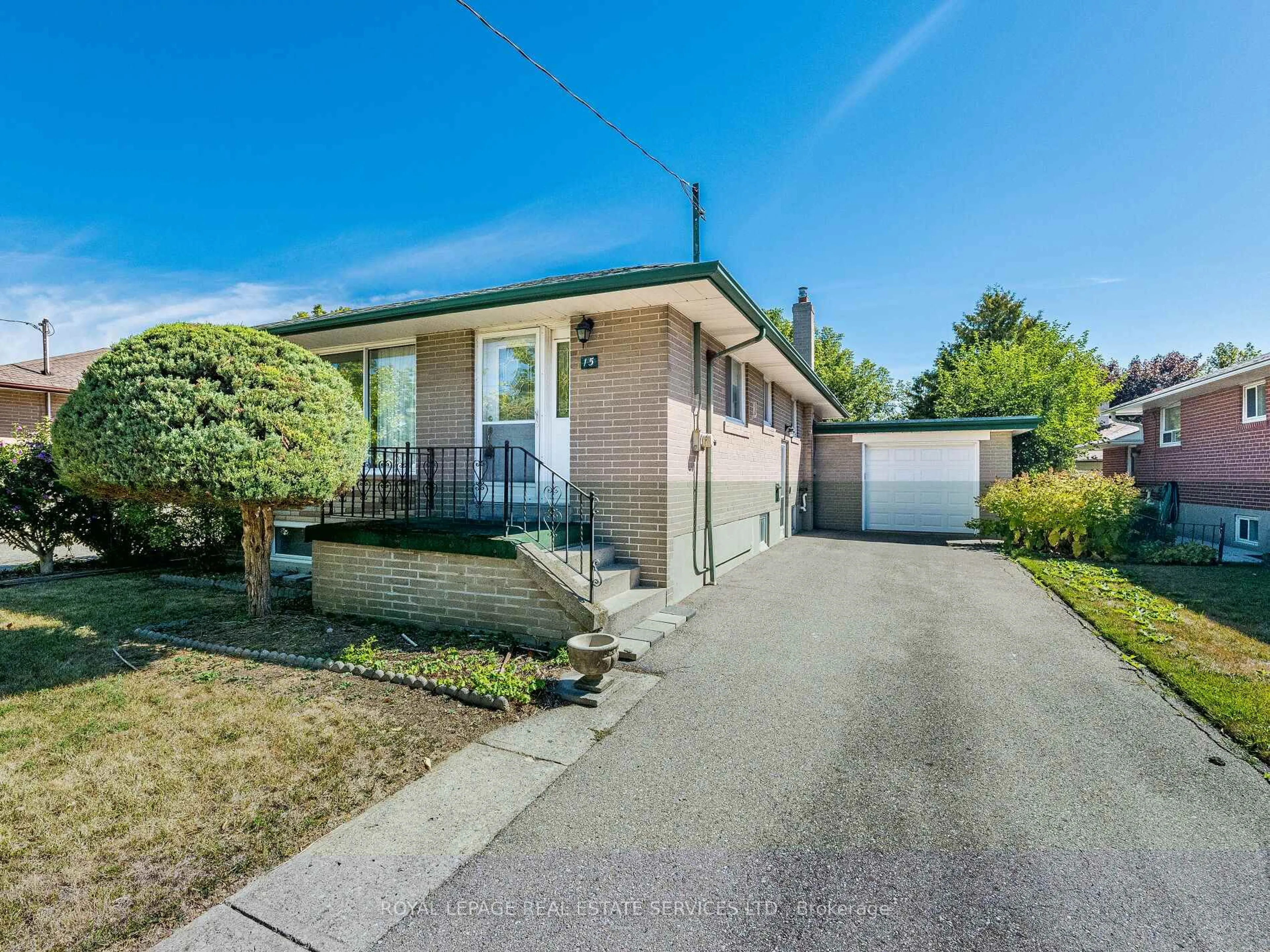 A pic from outside/outdoor area/front of a property/back of a property/a pic from drone, street for 15 Hughey Cres, Toronto Ontario M1K 2V3