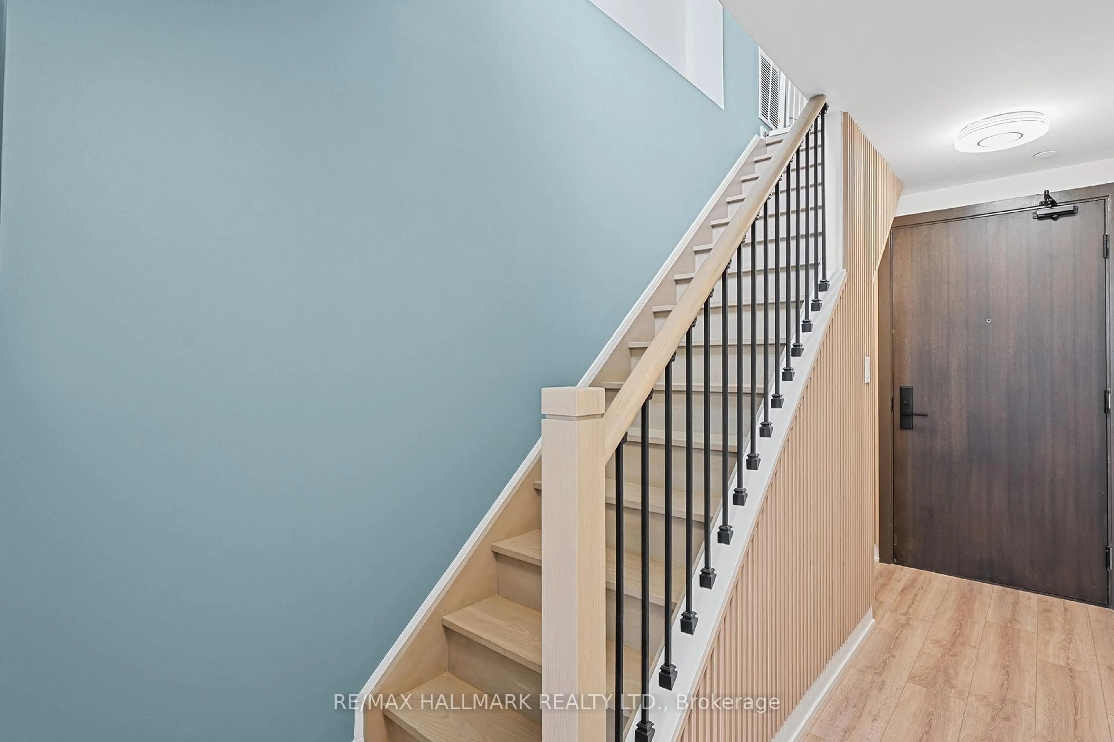 Stairs for 2799 Kingston Rd #Ph 924, Toronto Ontario M1M 1N1