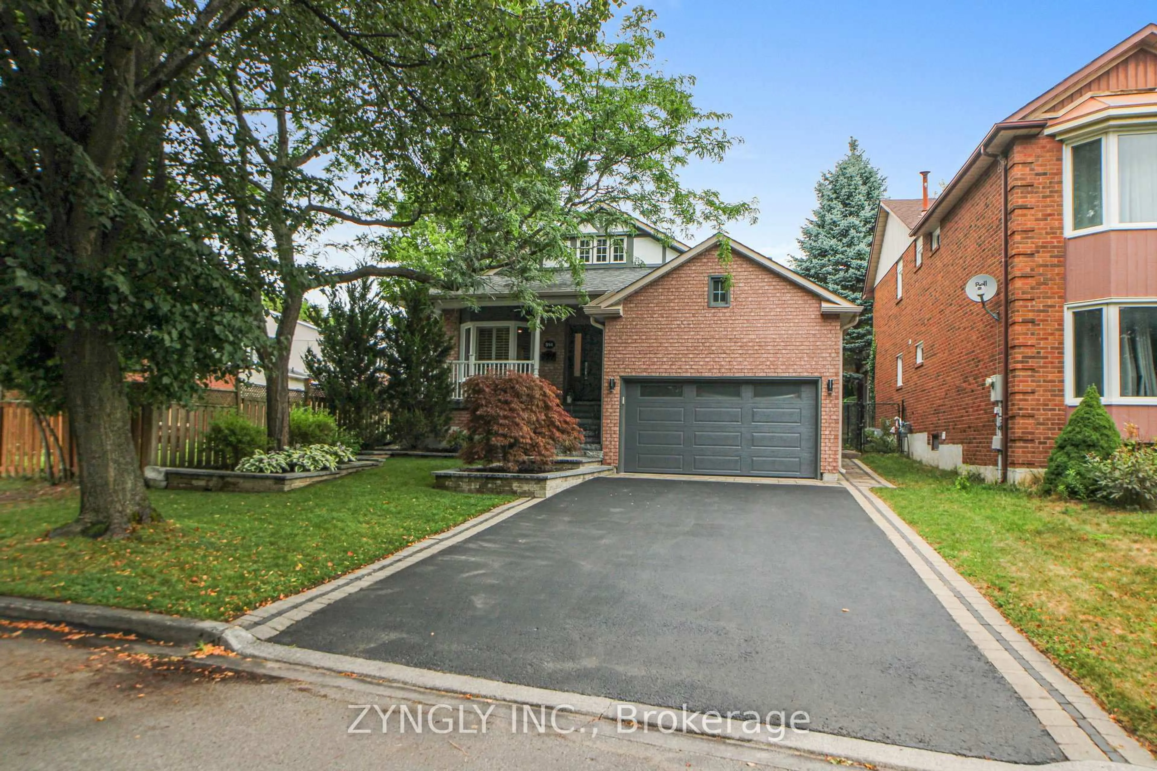 Home with brick exterior material, street for 914 Alanbury Cres, Pickering Ontario L1X 2S3