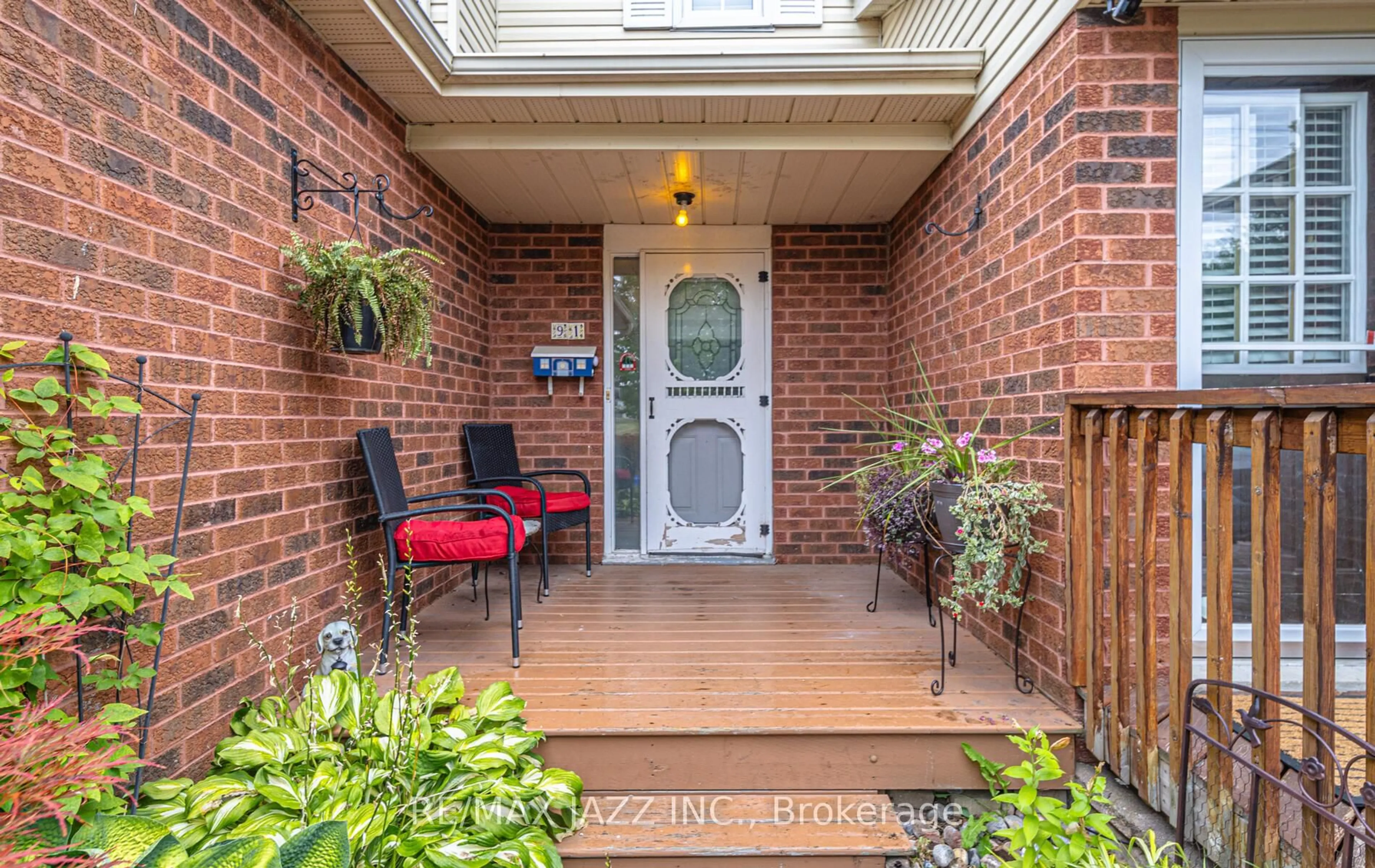 Indoor entryway for 91 Galbraith Crt, Clarington Ontario L1C 4P7