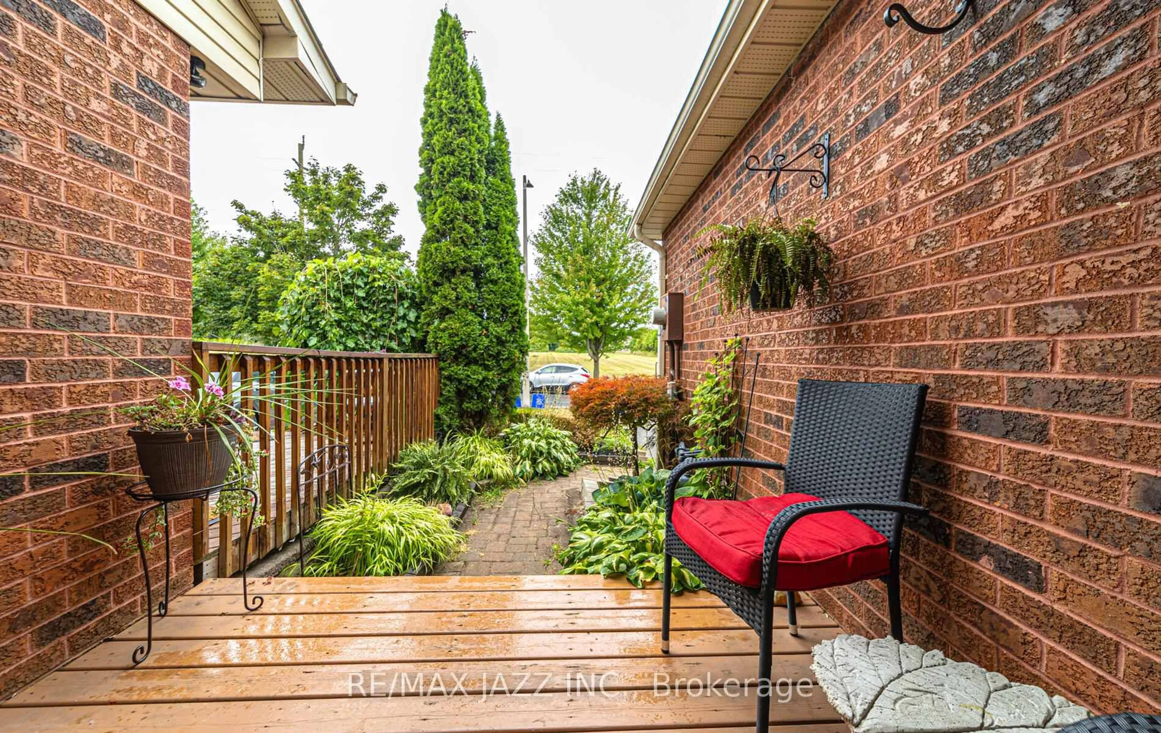 Patio, street for 91 Galbraith Crt, Clarington Ontario L1C 4P7