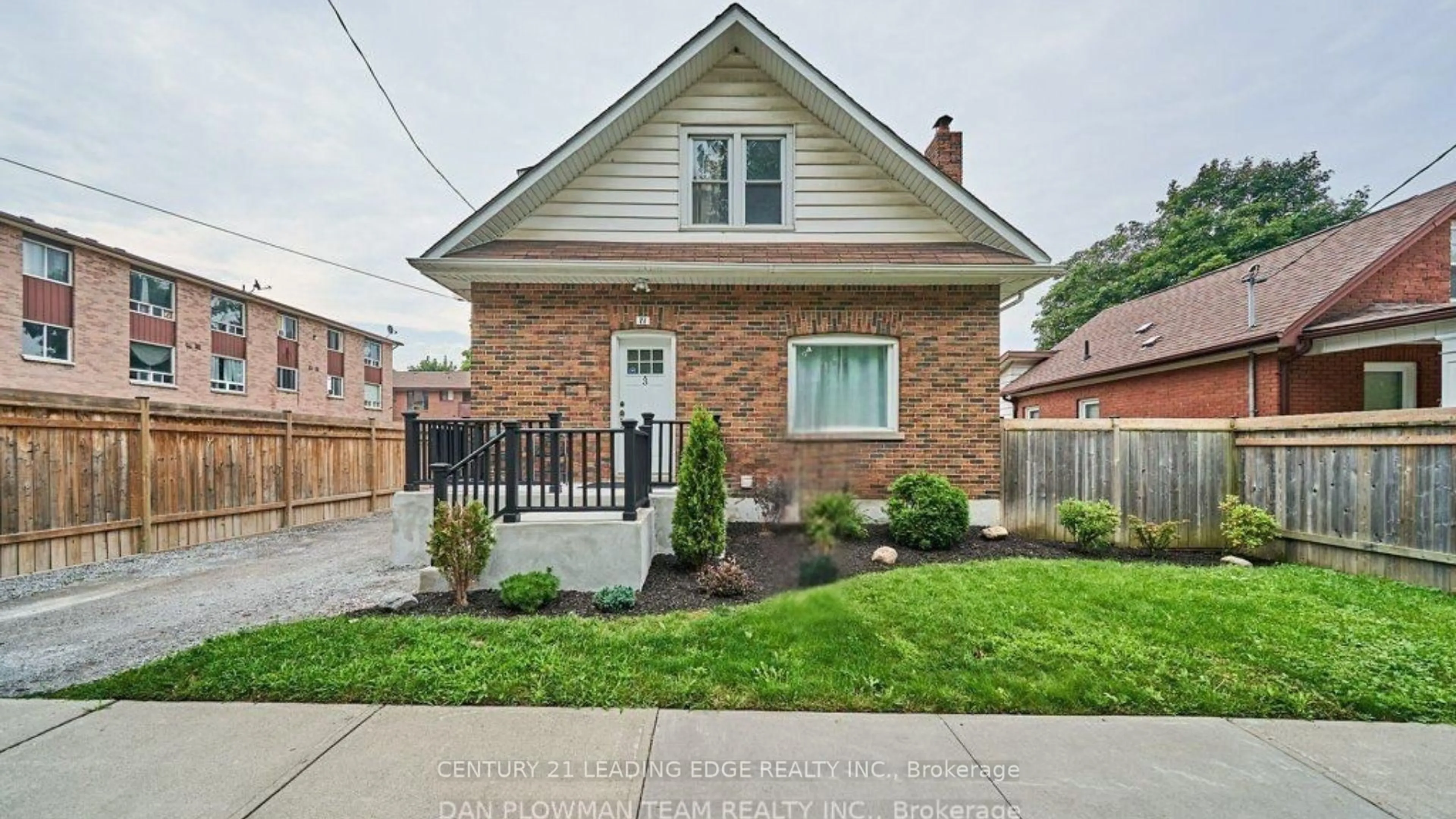 Home with brick exterior material, street for 71 Hall St, Oshawa Ontario L1H 2Y8