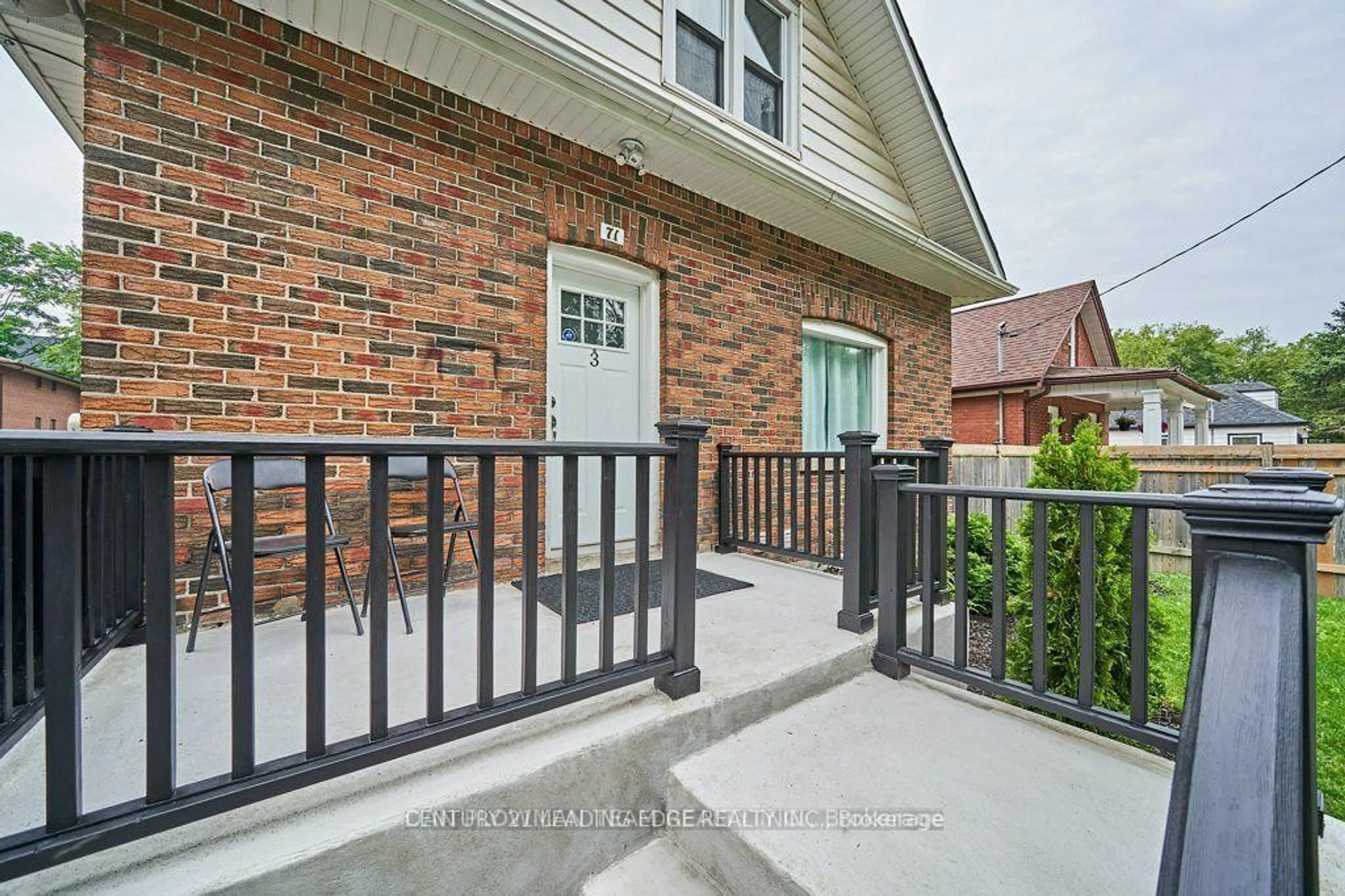 Patio, street for 71 Hall St, Oshawa Ontario L1H 2Y8