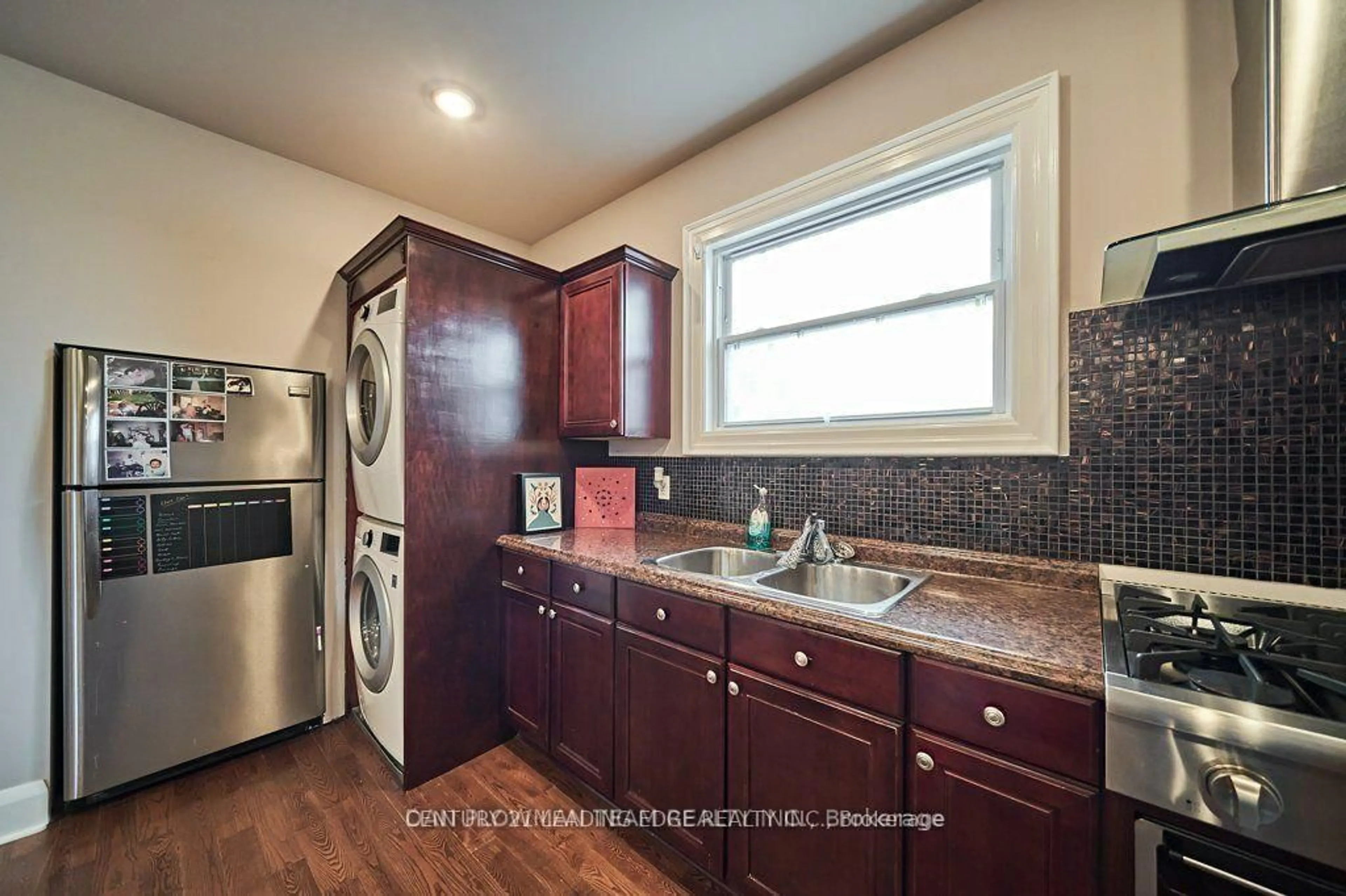 Standard kitchen, ceramic/tile floor for 71 Hall St, Oshawa Ontario L1H 2Y8