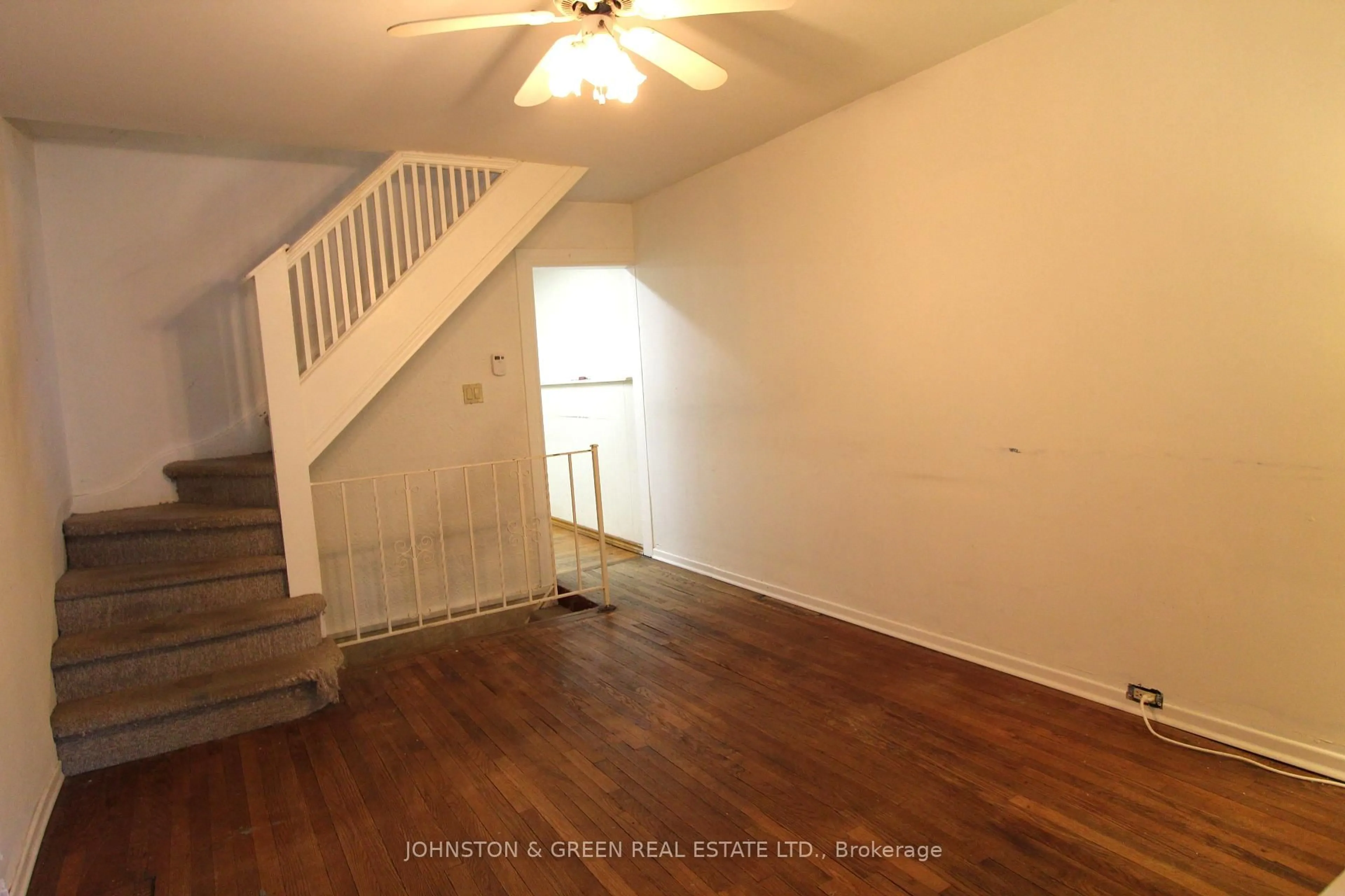 A pic of a room for 799 Sammon Ave, Toronto Ontario M4C 2E7