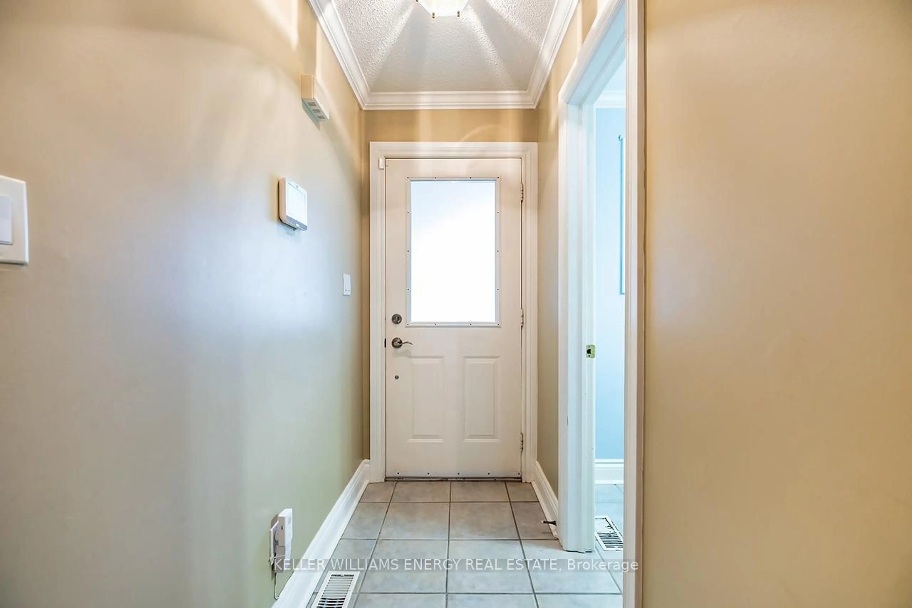 Indoor entryway for 144 Sagebrush St, Oshawa Ontario L1J 7X3