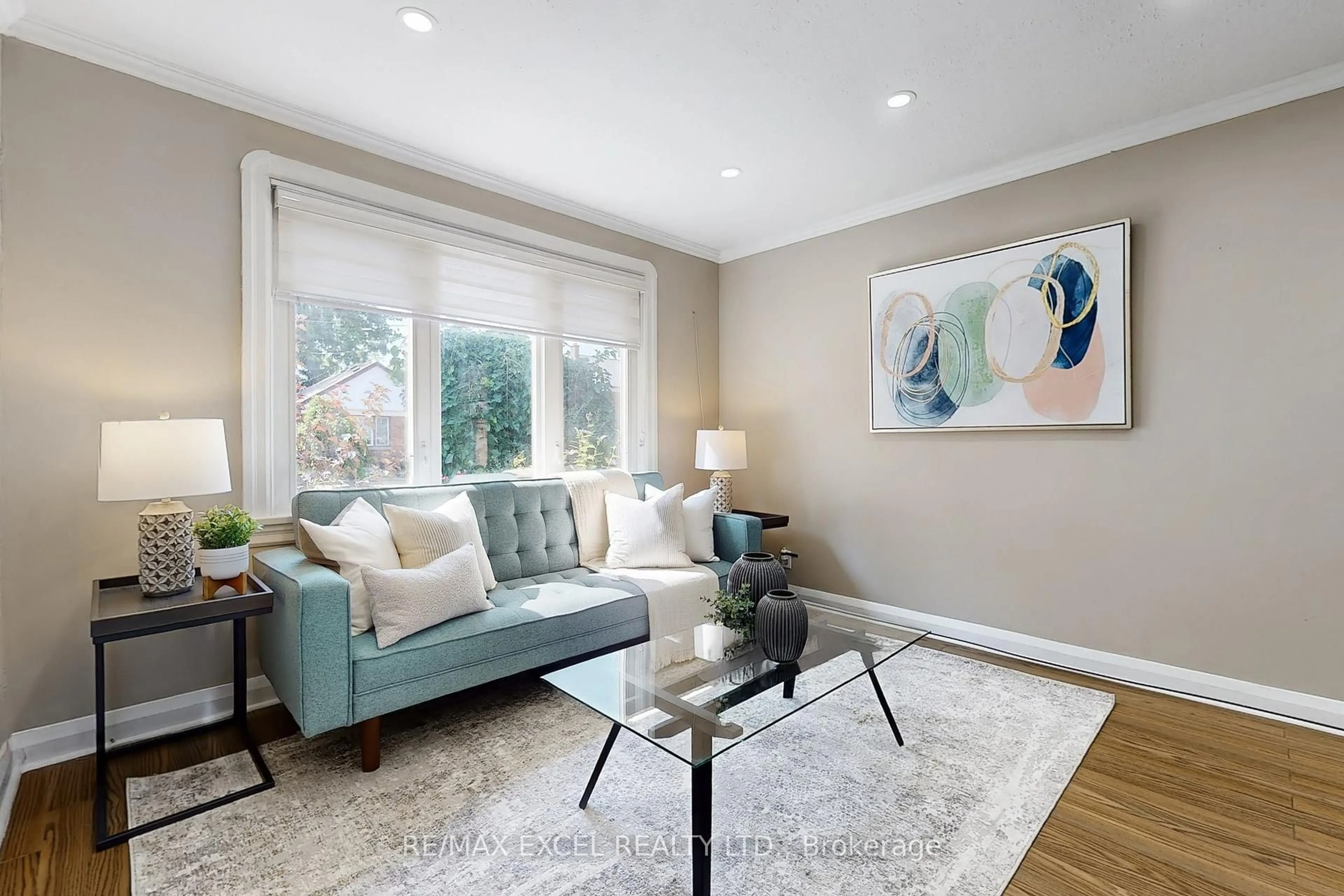 Living room with furniture, unknown for 340 Bruce St, Oshawa Ontario L1H 1R7