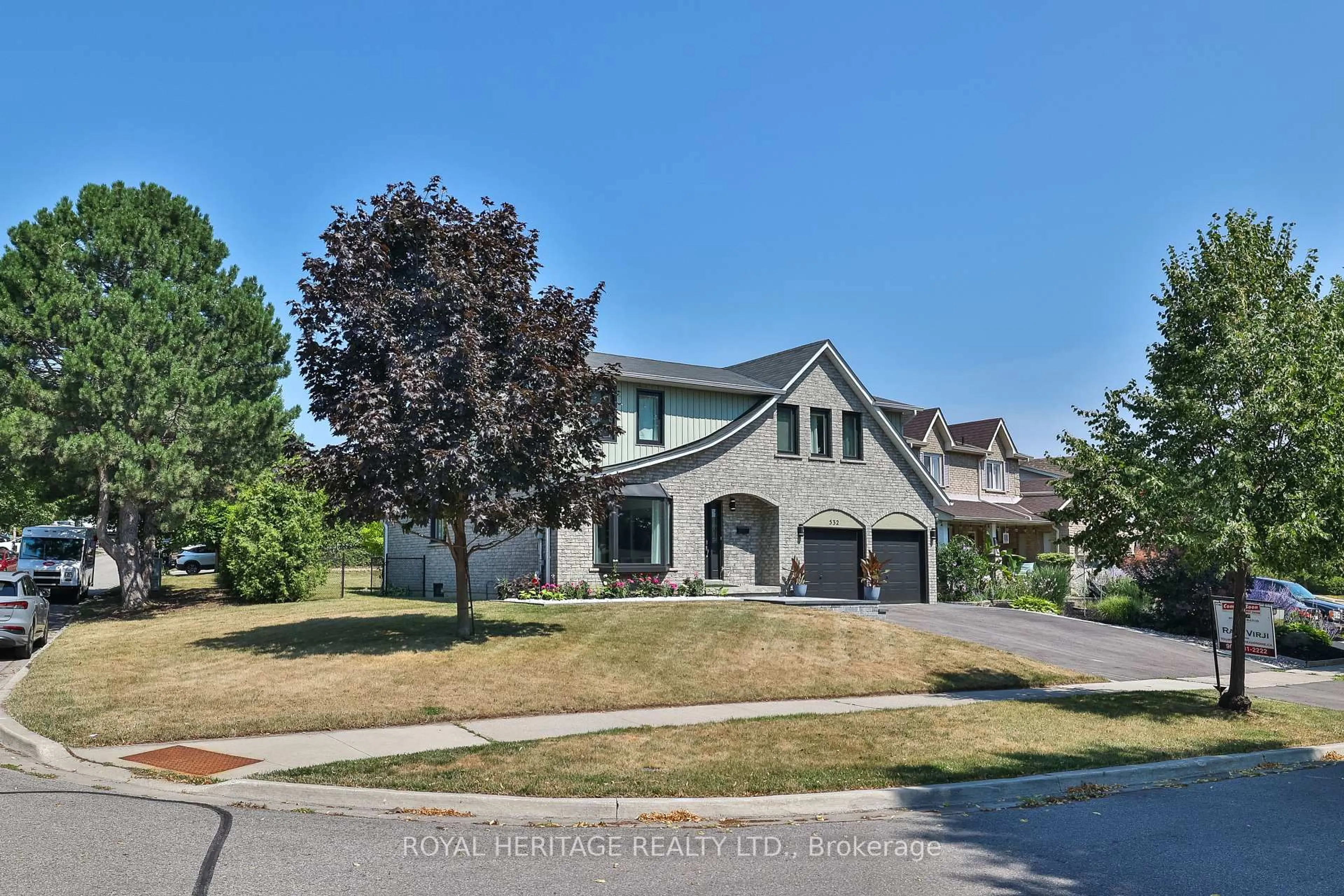 Home with vinyl exterior material, street for 532 Powell Rd, Whitby Ontario L1N 6Y7