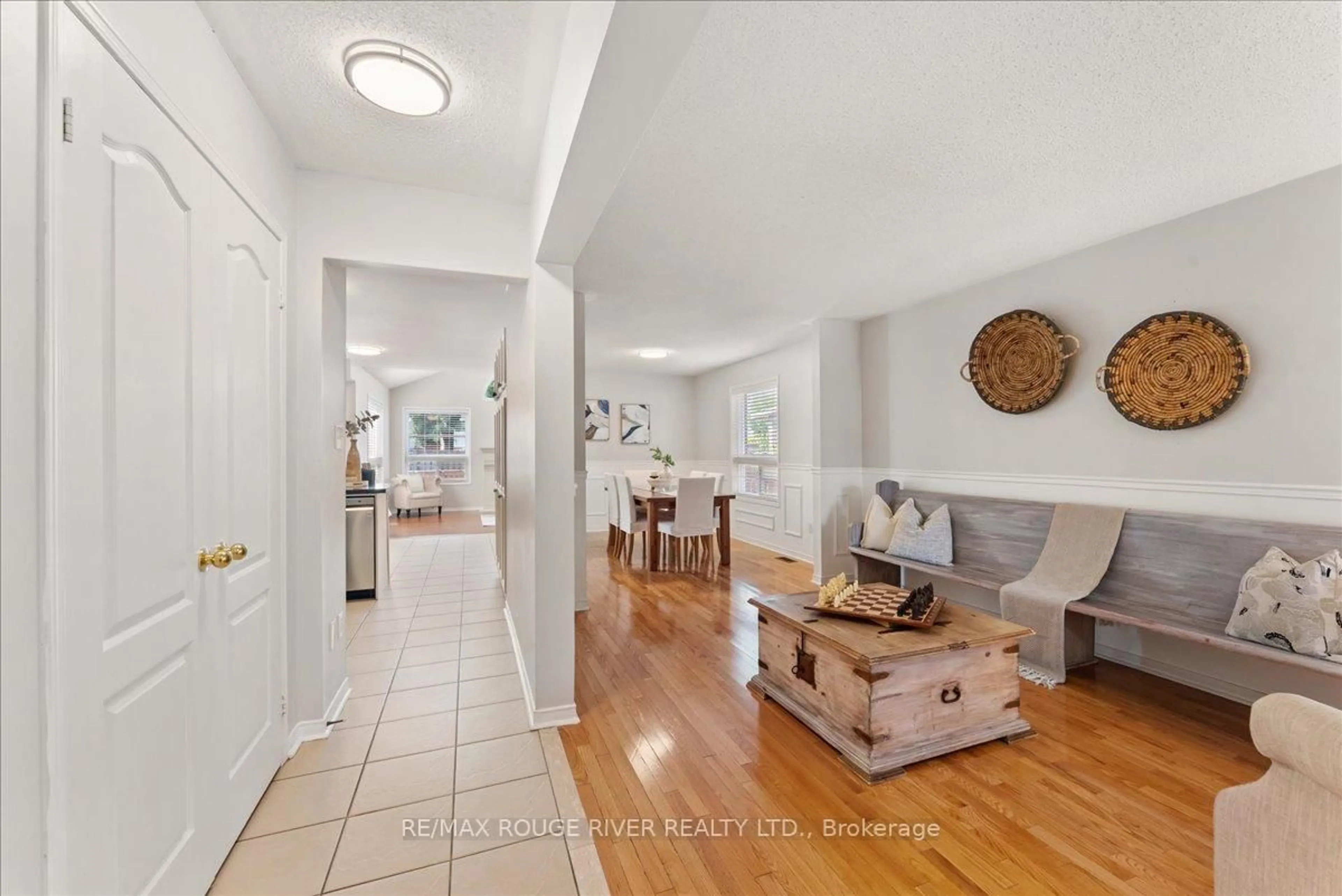 Indoor entryway for 76 Merchants Ave, Whitby Ontario L1P 1S6