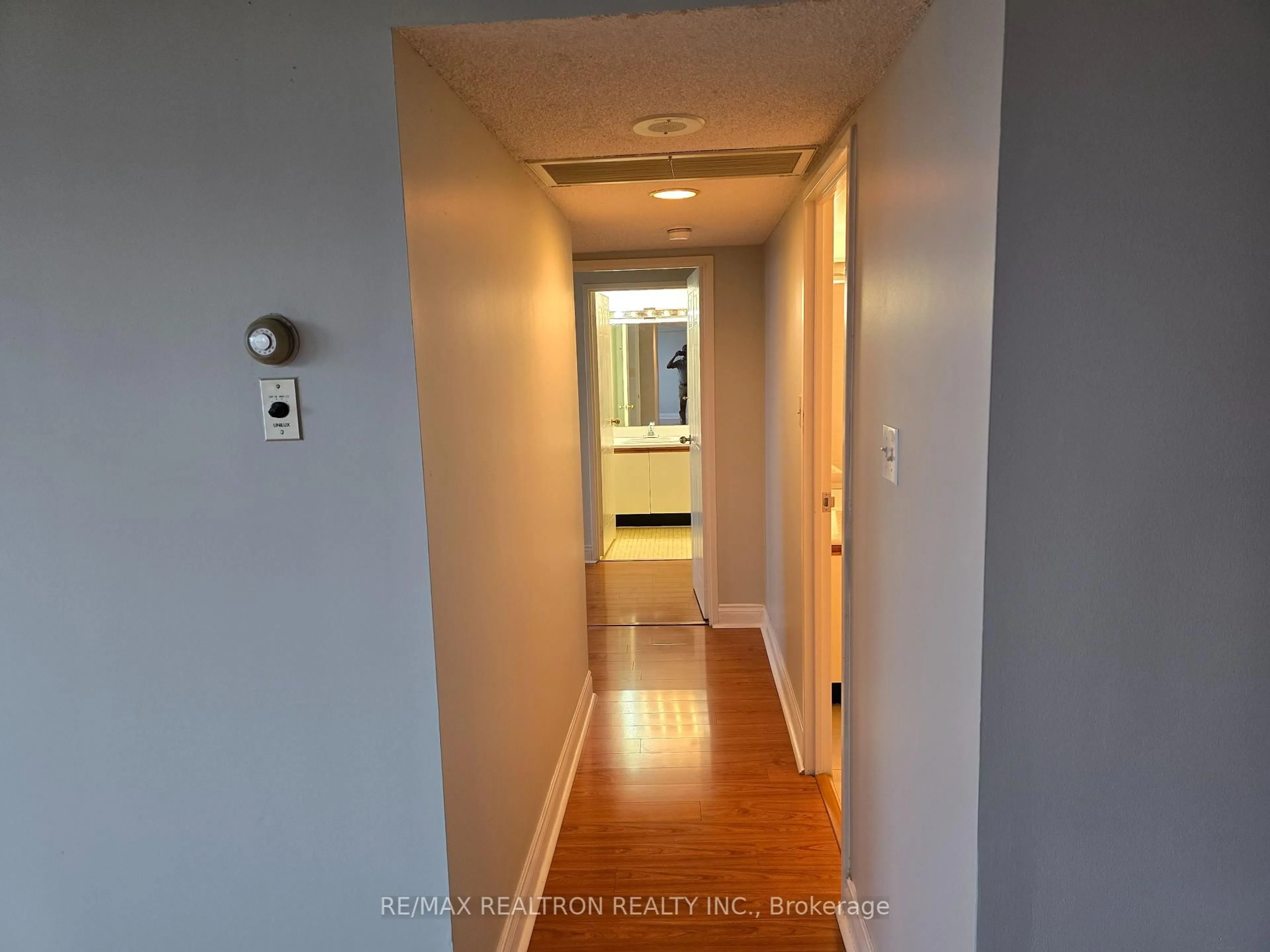 Indoor entryway for 160 Alton Tower Circ #1014, Toronto Ontario M1V 4X8