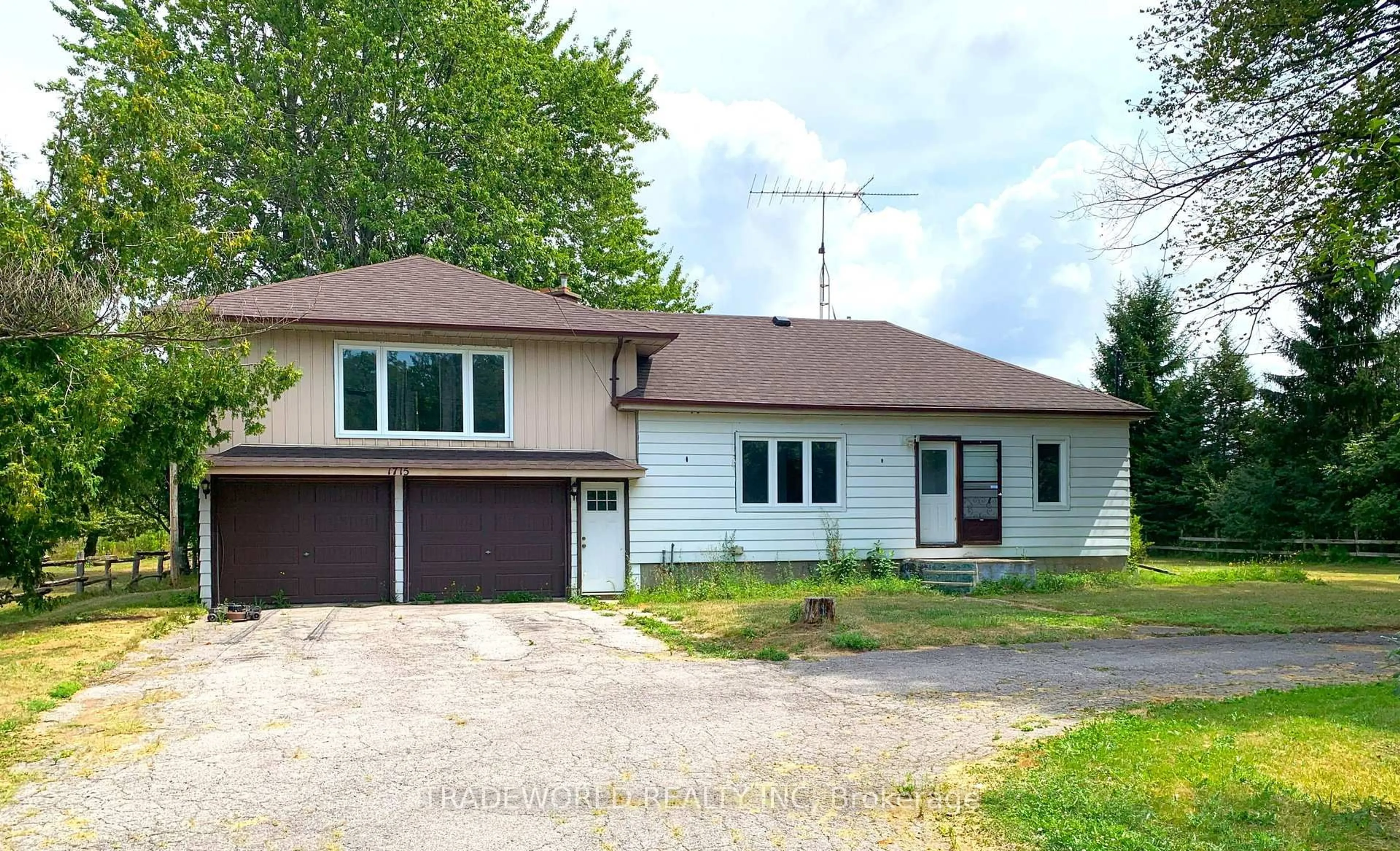 Home with vinyl exterior material, street for 1715 Stevenson Rd, Oshawa Ontario L1H 7K4