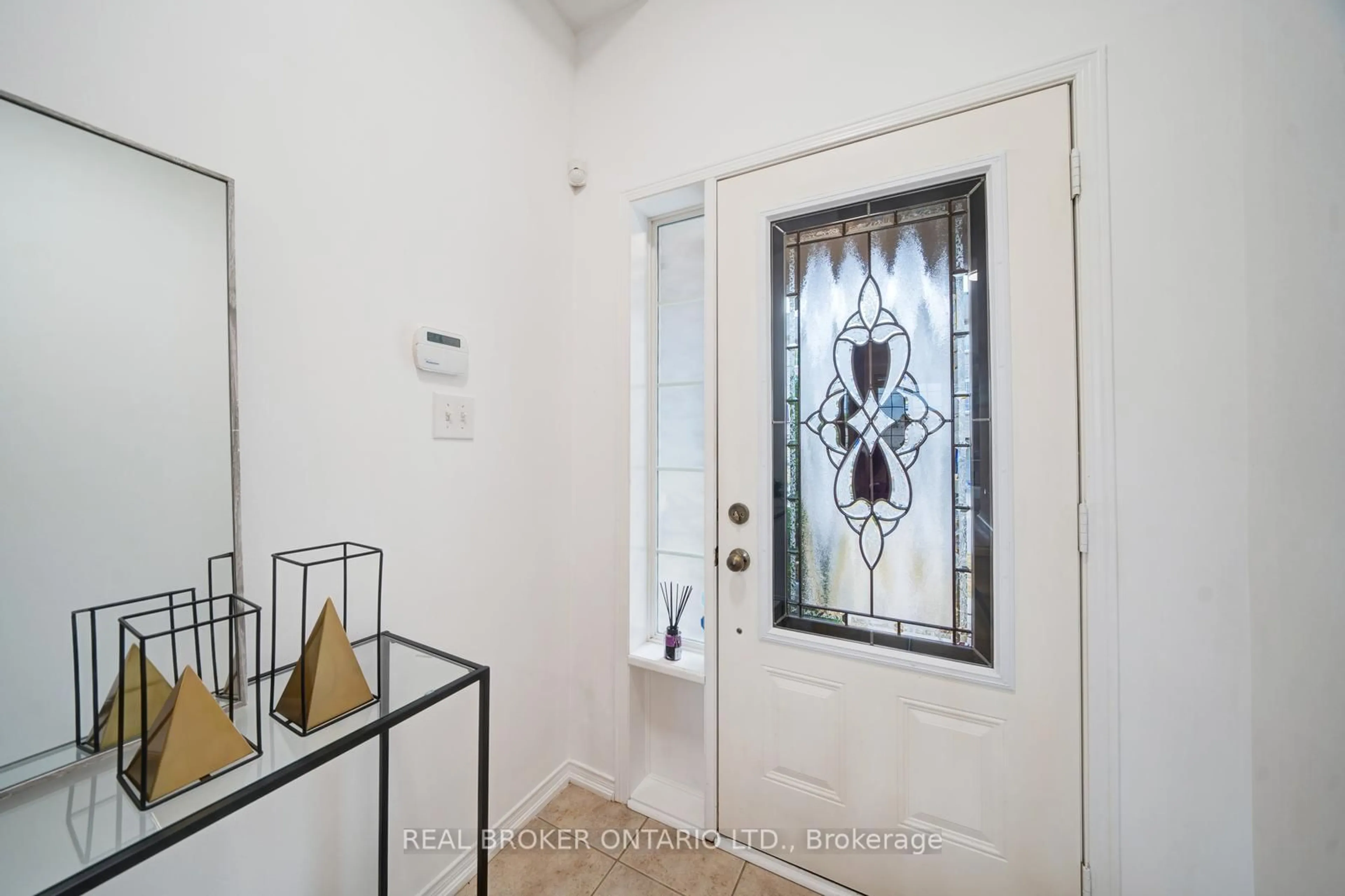 Indoor entryway for 505 Rossland Rd, Ajax Ontario L1Z 0K8